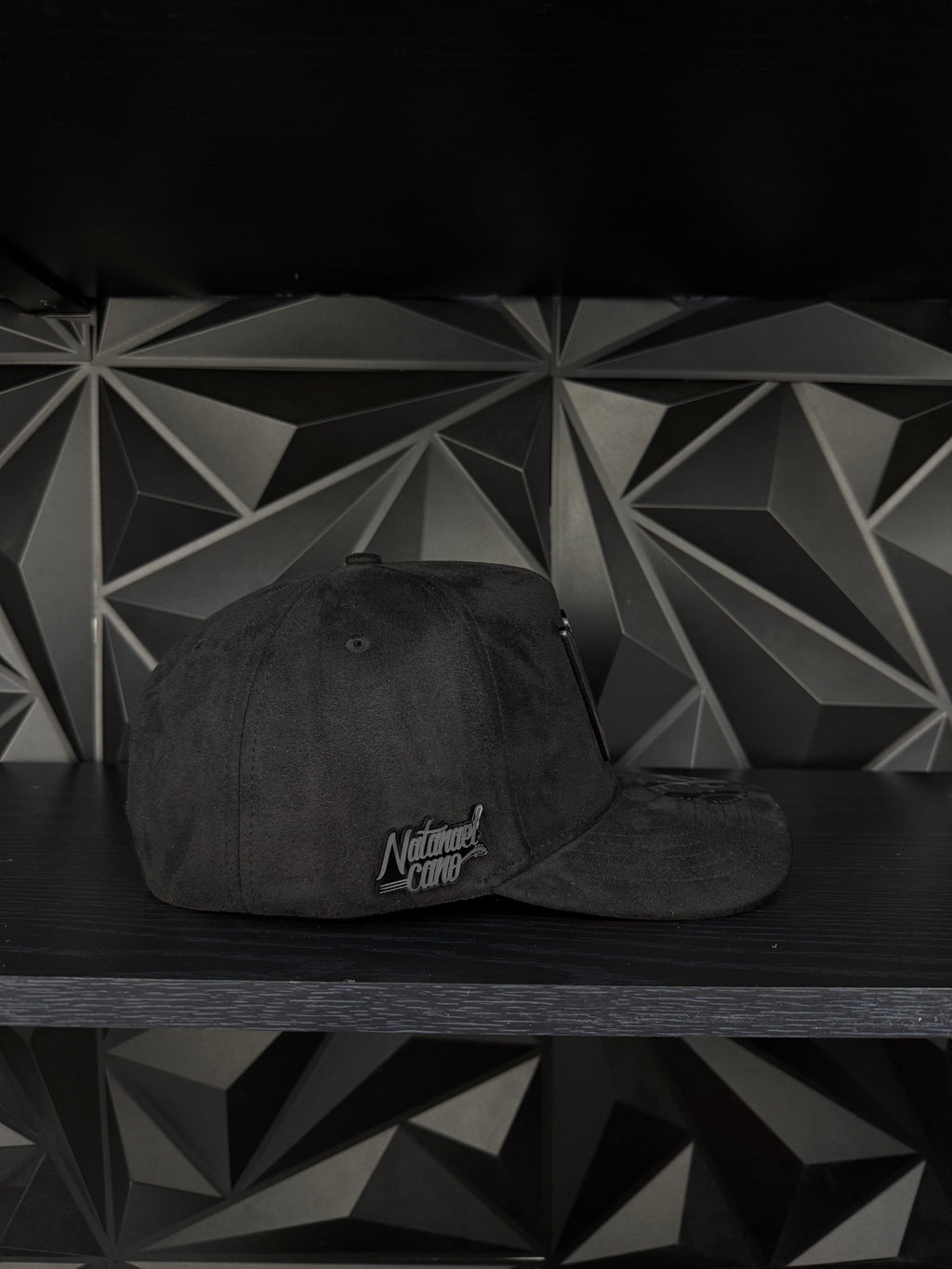 CT Nata cano SnapBack hat-black/red suede