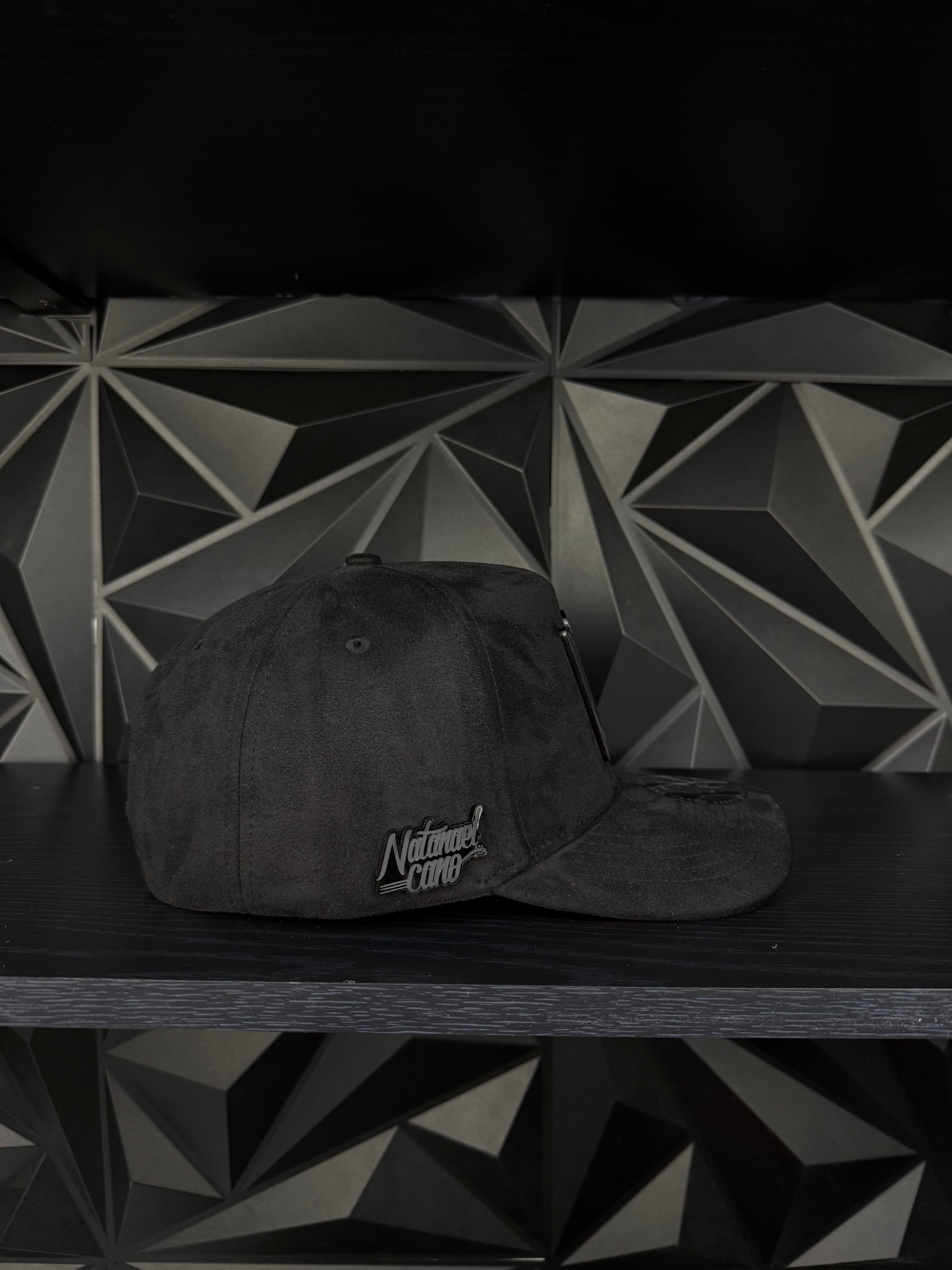 CT Nata cano SnapBack hat-black/red suede