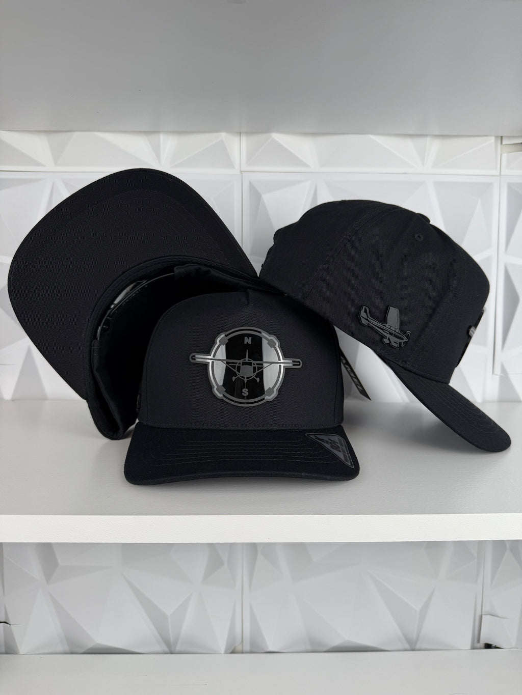 Compass plane Plate SnapBack hat-Black