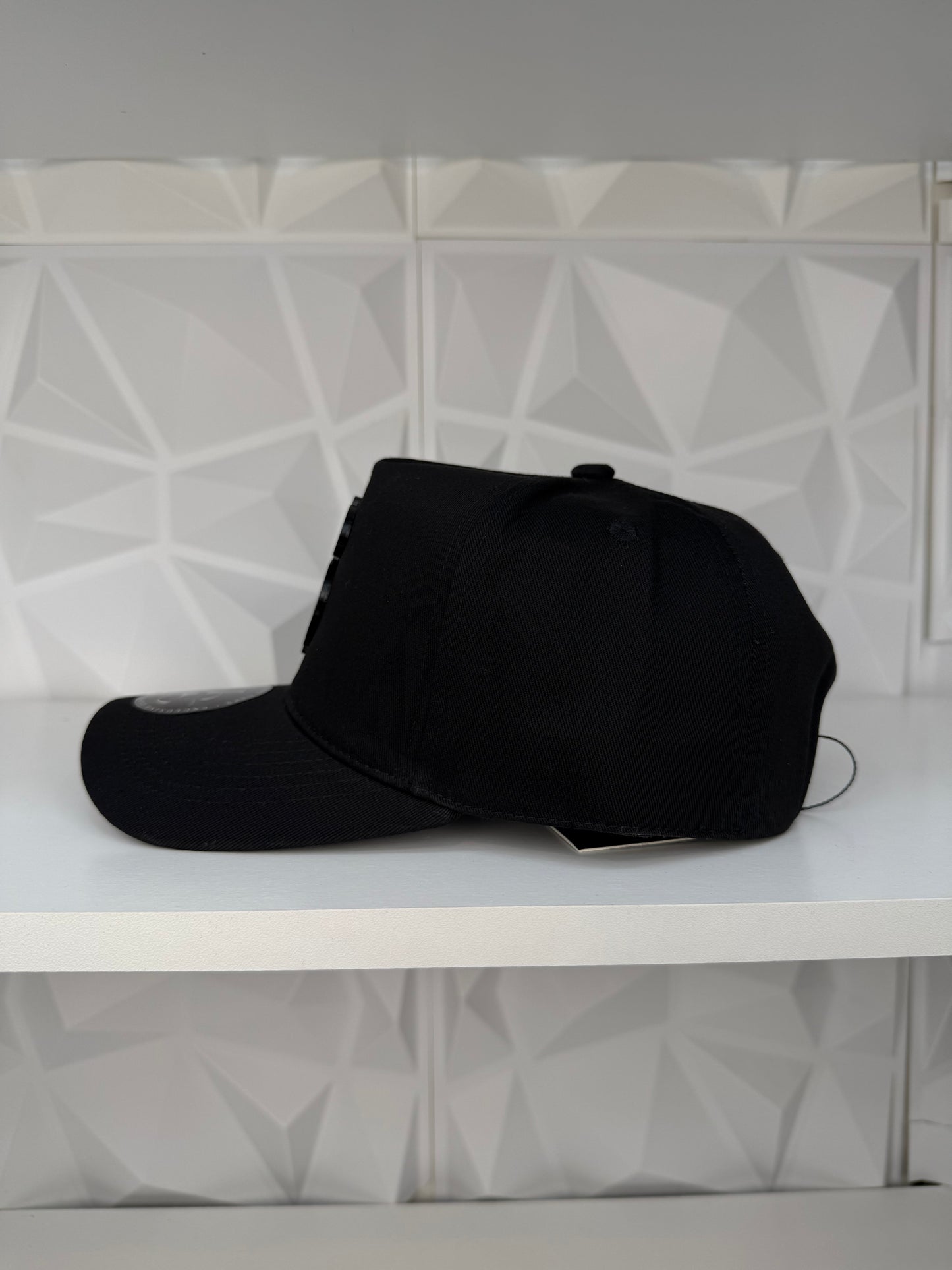Signo De Dinero Placa SnapBack Gorra- Negro