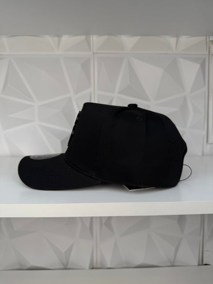 Signo De Dinero Placa SnapBack Gorra- Negro