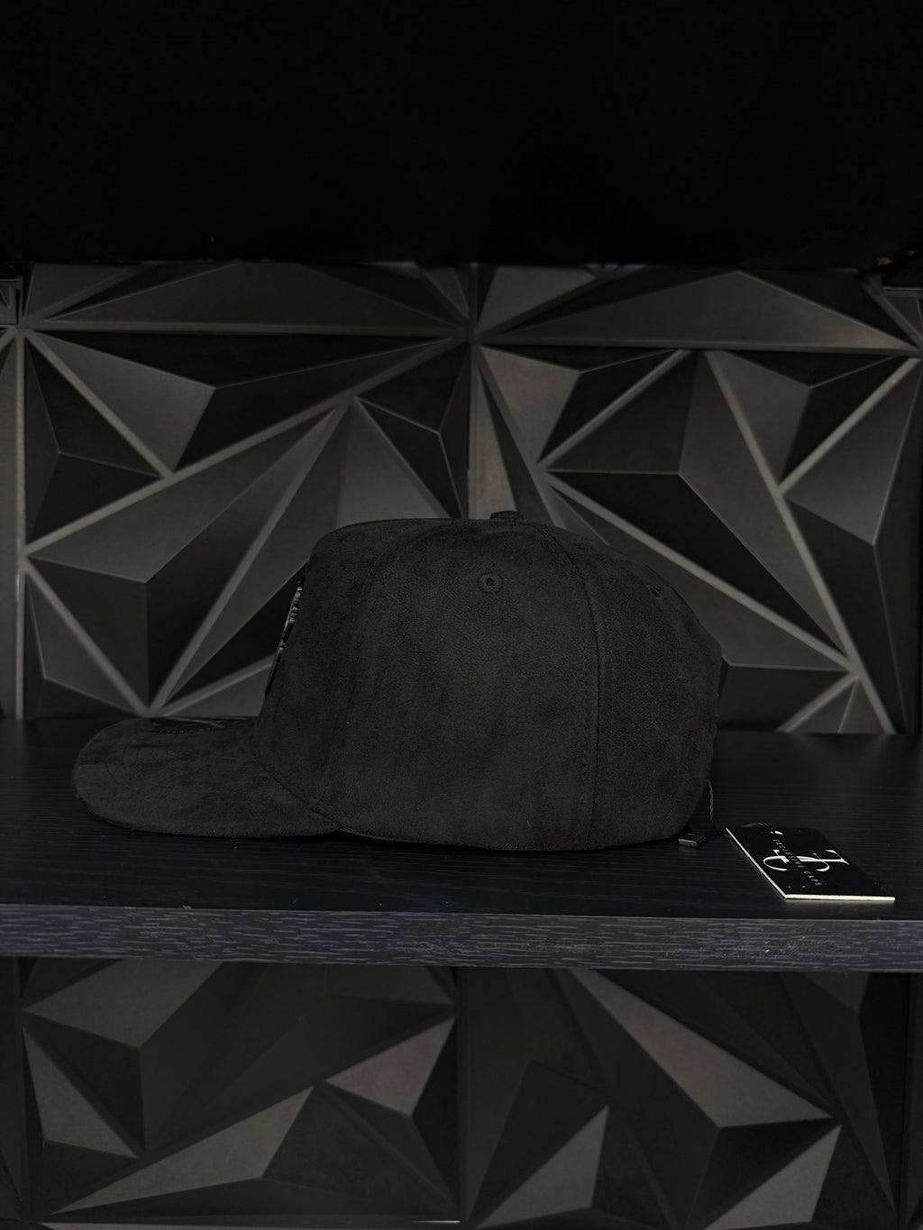 Nini lambo SnapBack hat-black/red suede