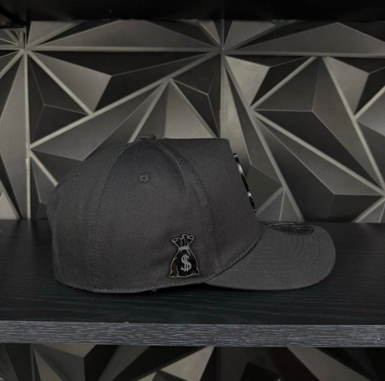 Money sign SnapBack hat-black/money bag
