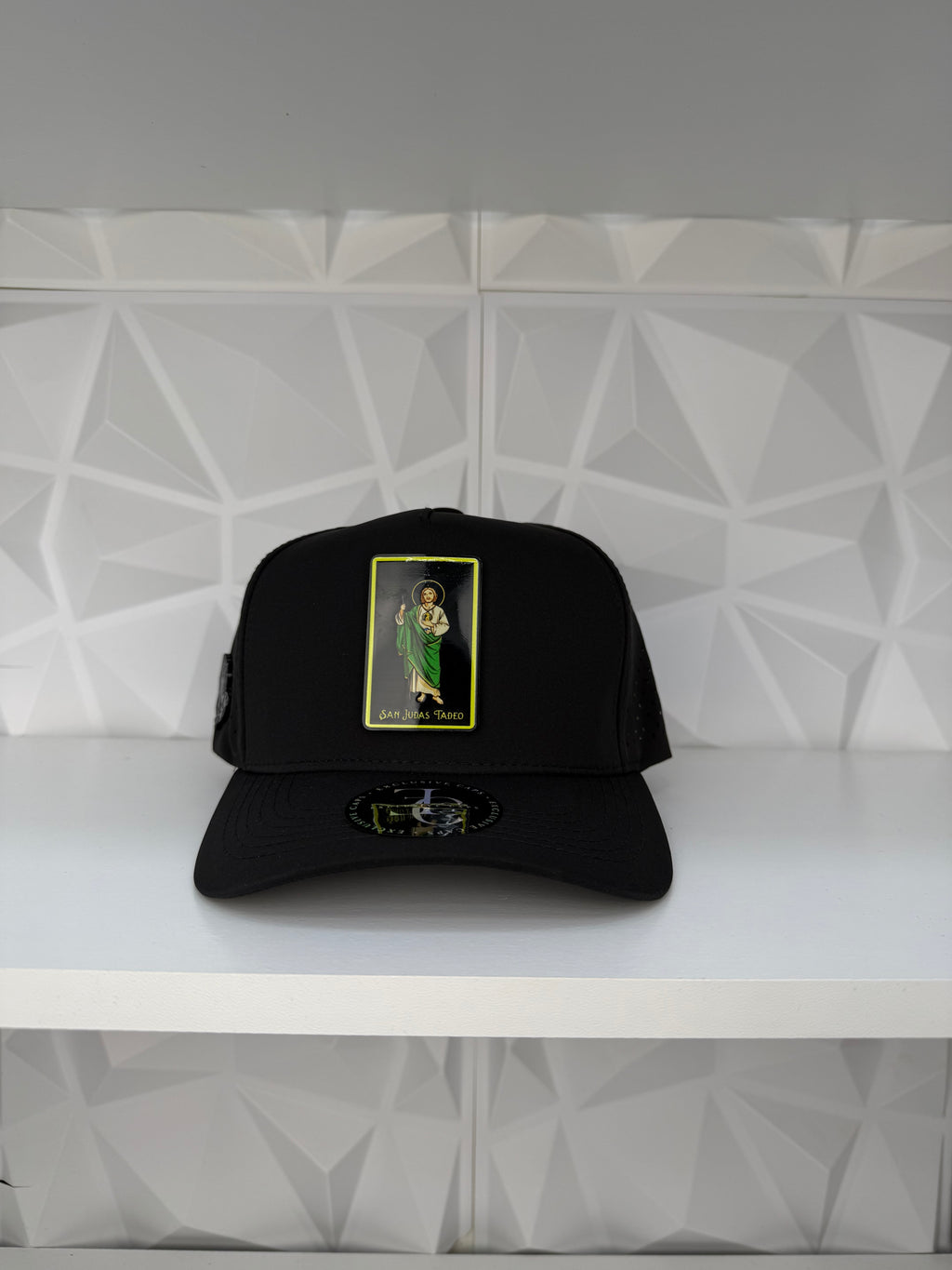 San Judas Tadeo color plate SnapBack Gorra- negro hydro