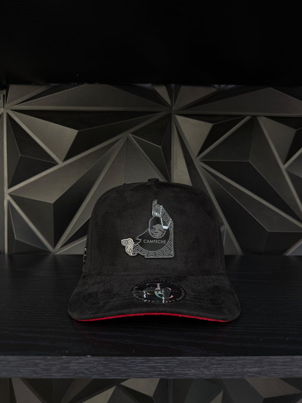 Campeche México SnapBack hat-black/red suede