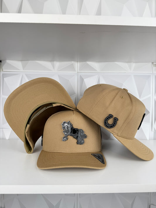 Caballo Placa SnapBack Gorra-Kaki