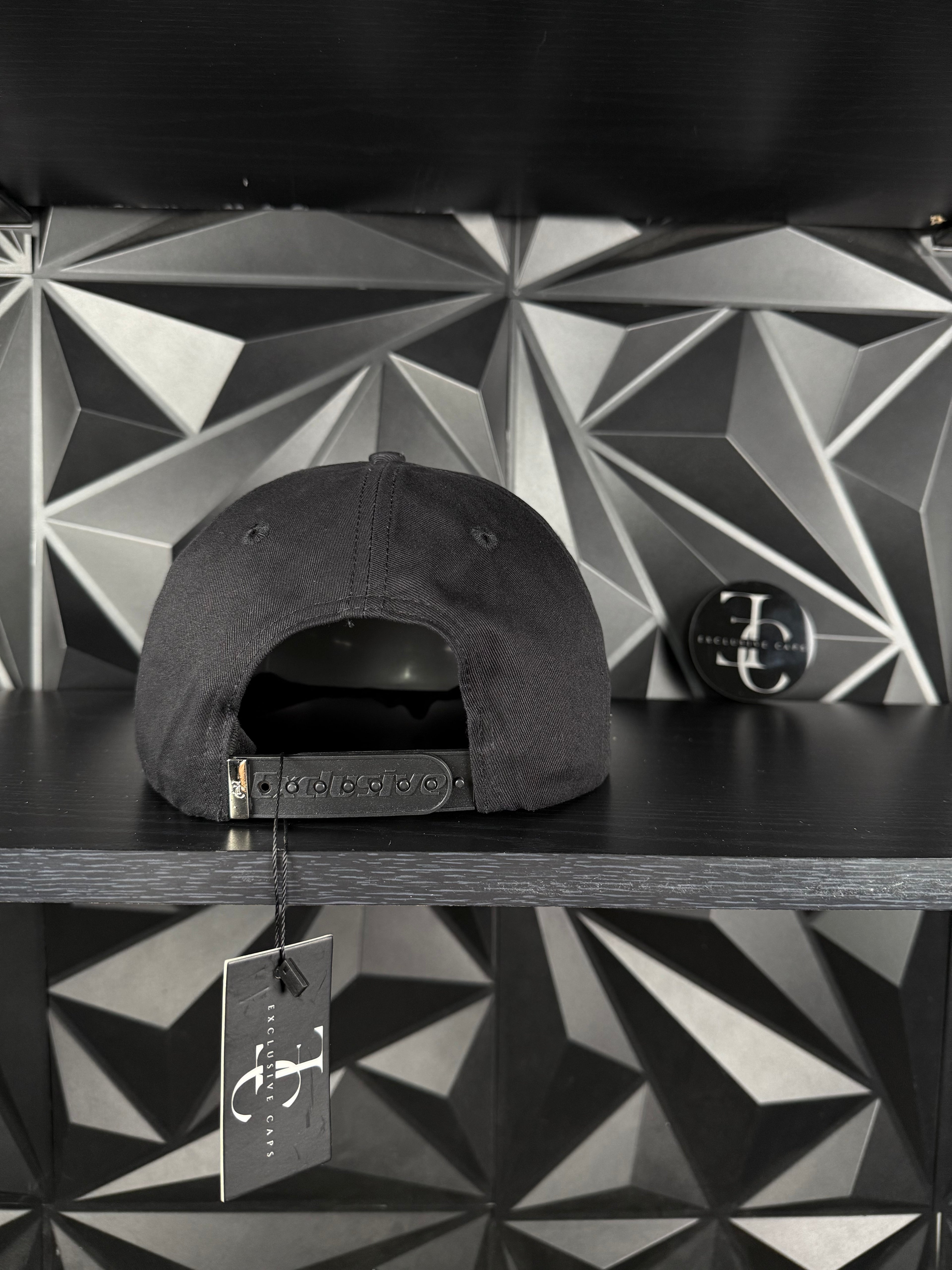 América SnapBack hat-black Black/Red Aztec Color