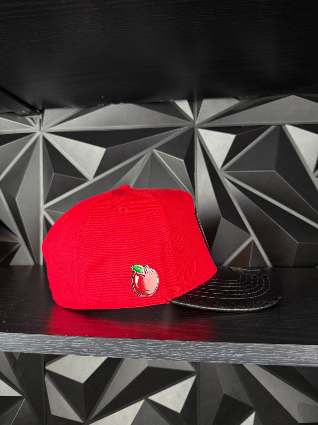 Exclusive caps Escudo de chihuahua SnapBack hat-Red/Black leather brim