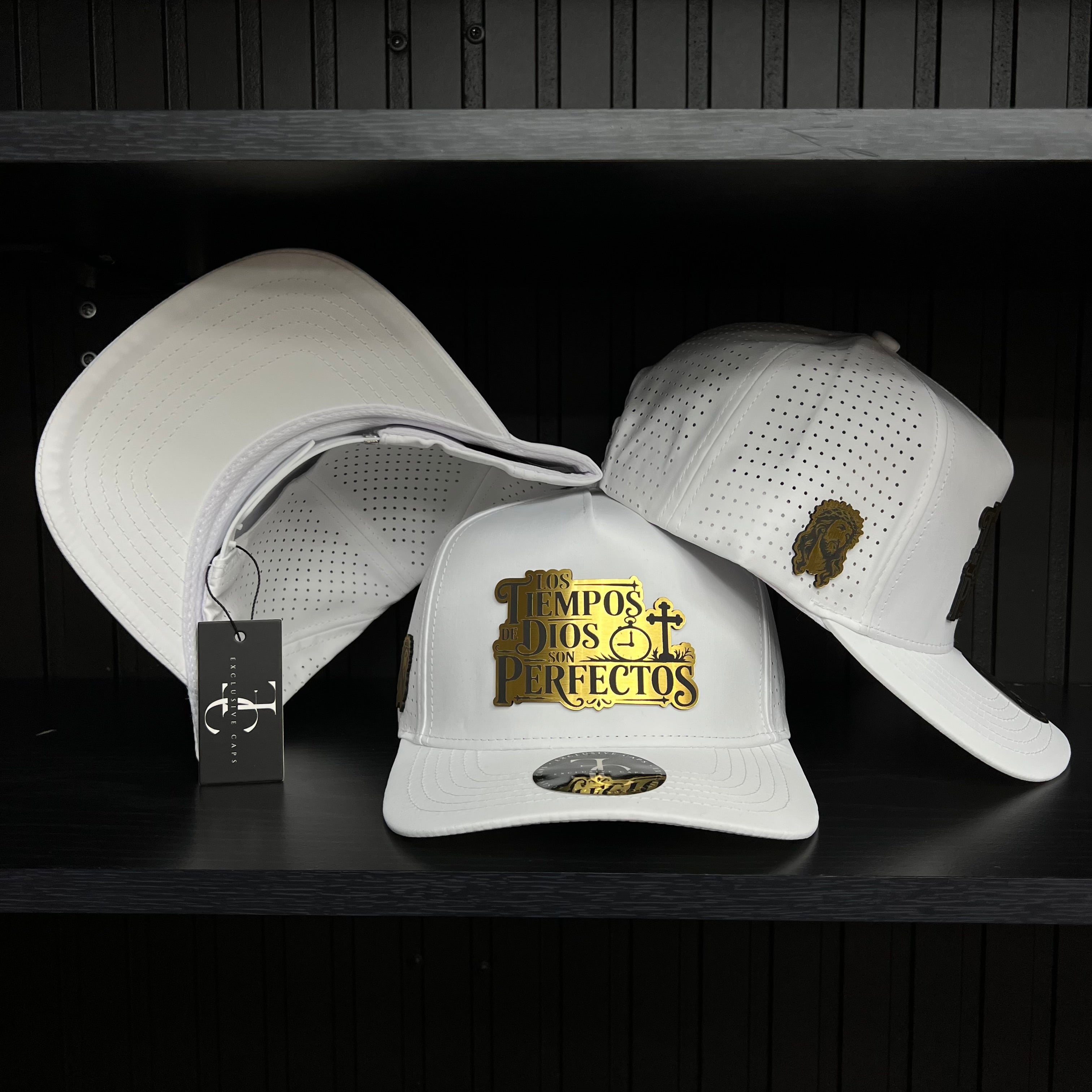 Los tiempos de Dios Gold Plate SnapBack hat