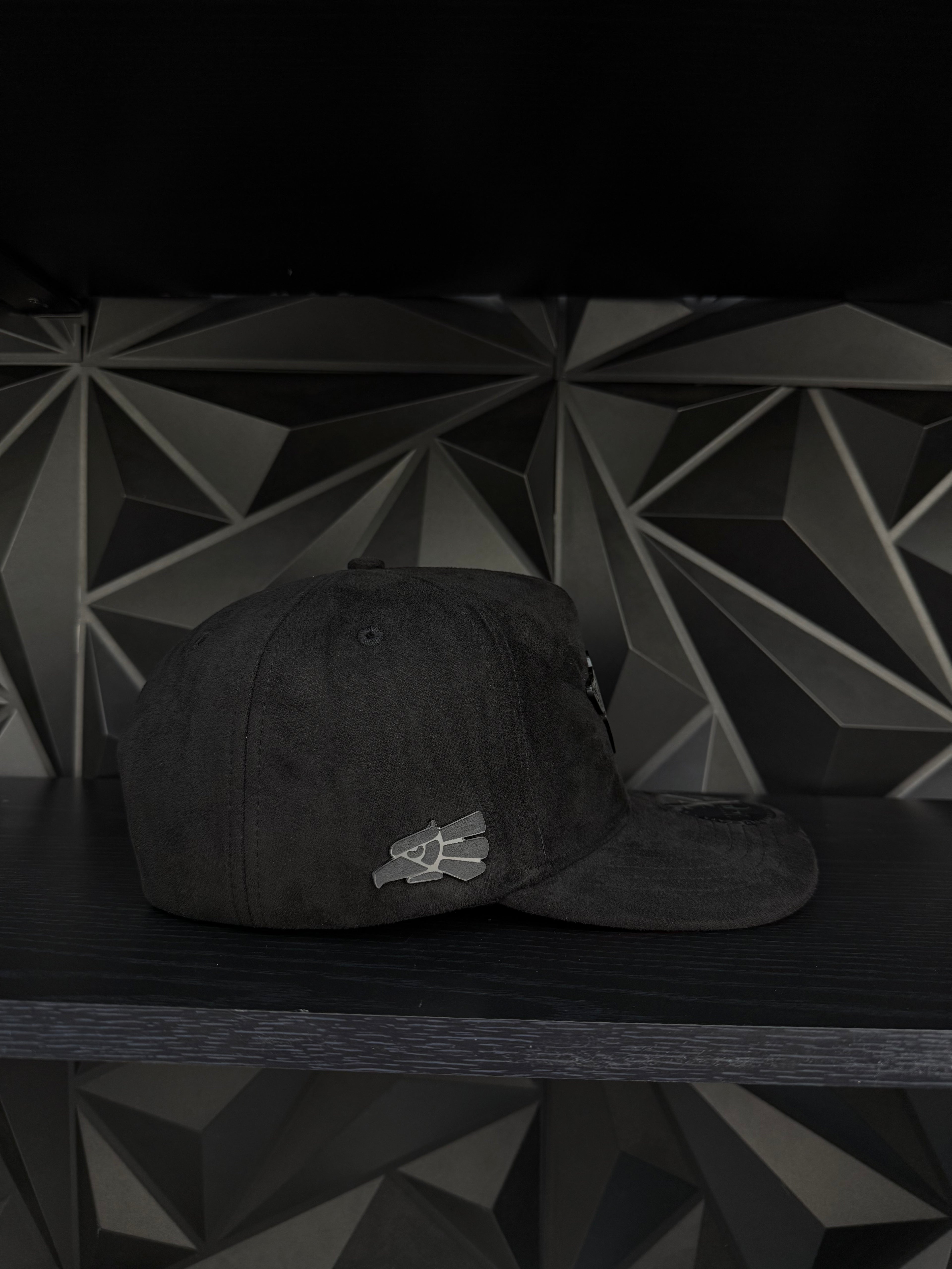 Tlaxcala México SnapBack hat-black/red suede