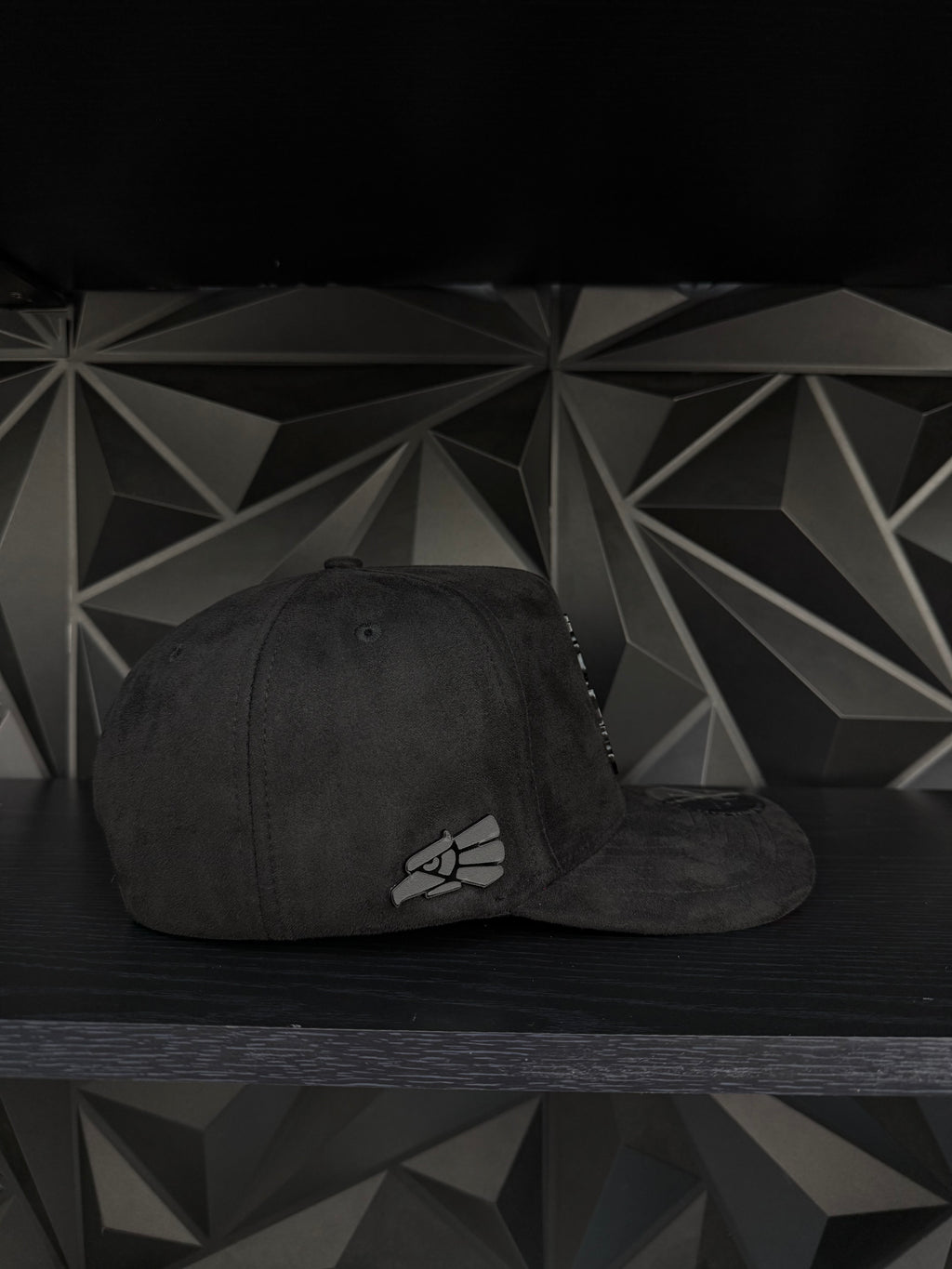 Puebla México SnapBack hat-black/red suede