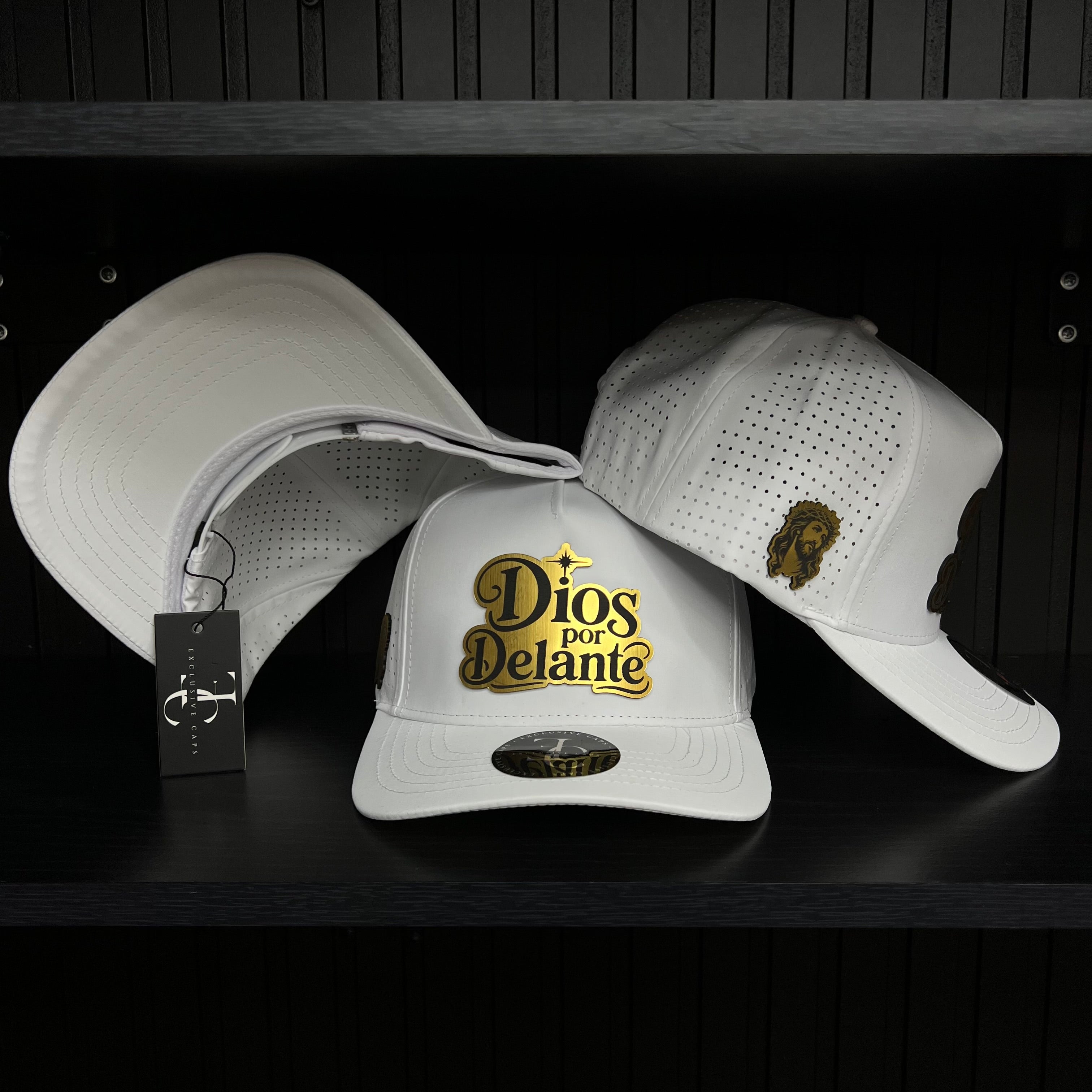 Dios por delante Gold Plate SnapBack Hat