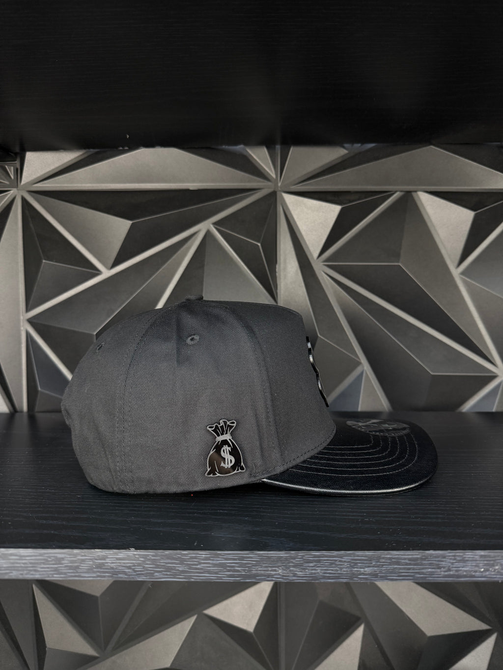 Trebol plate SnapBack hat-Black /leather