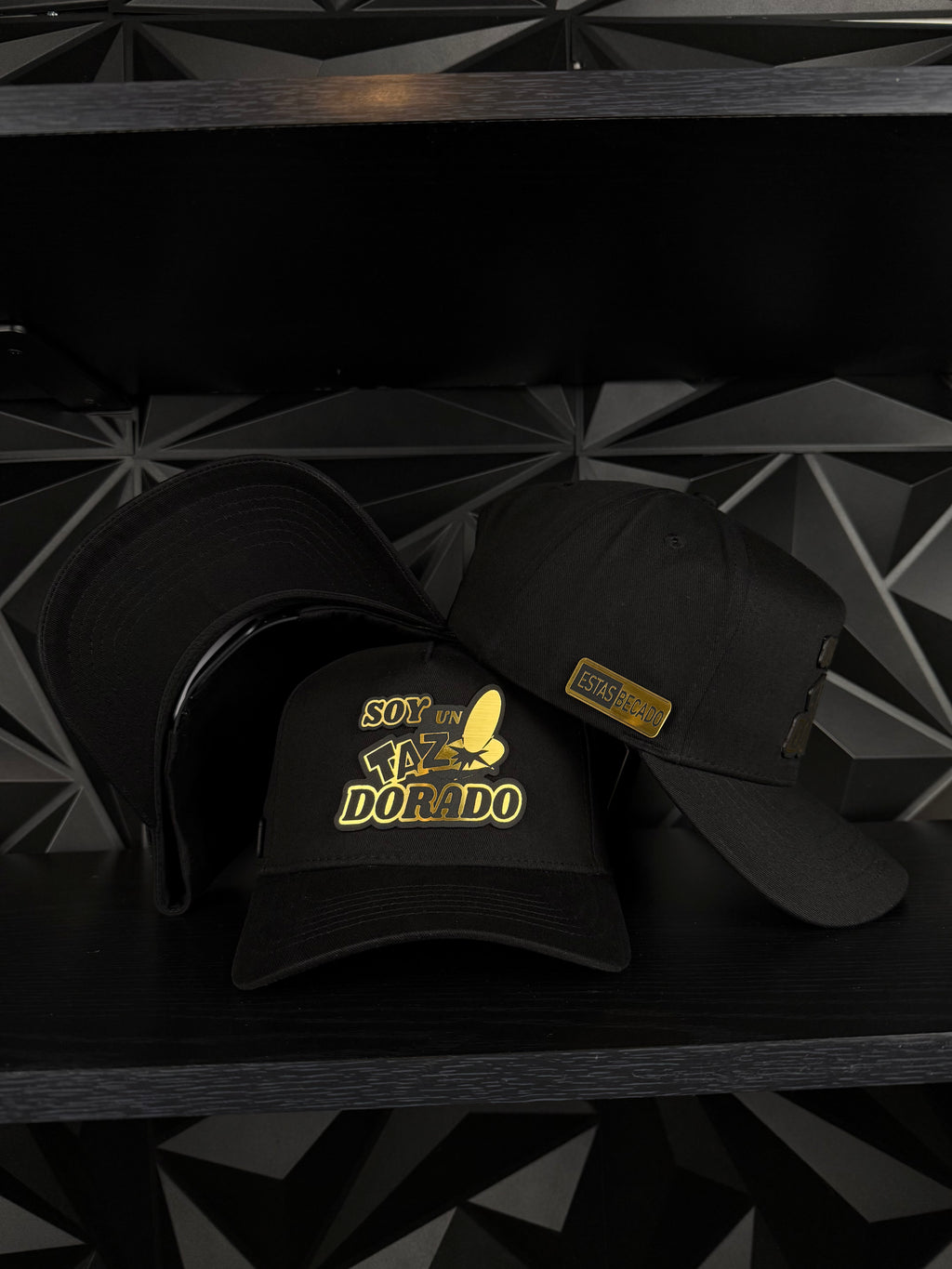 Tazo dorado SnapBack gorra- negra