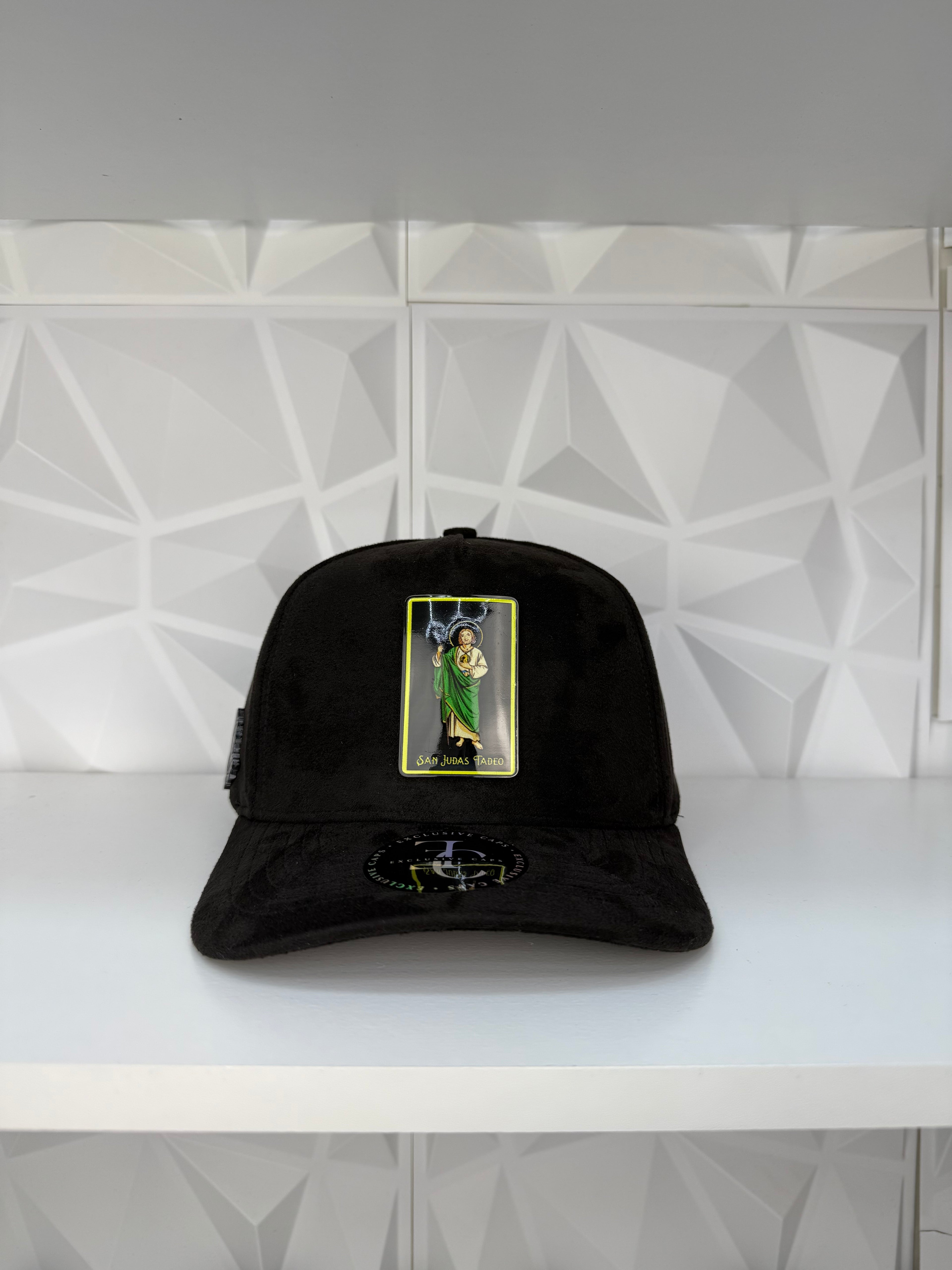 San Judas Tadeo Placa SnapBack Gorra- Negra Gamuza