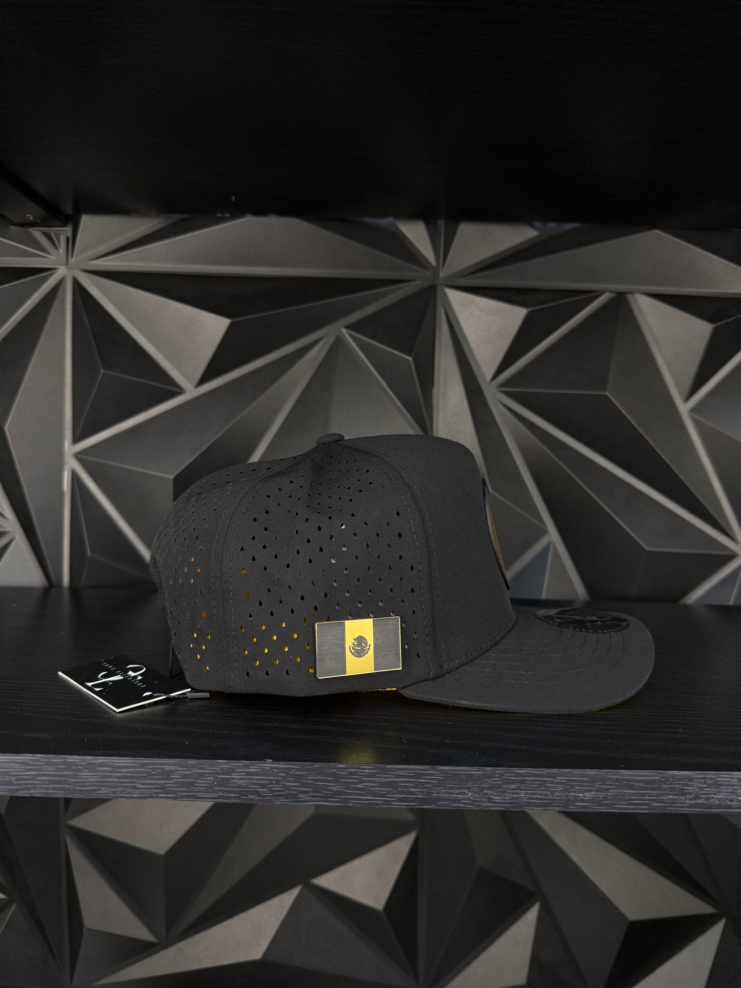 América SnapBack hat-Black/Yellow Hydro Gold Plate