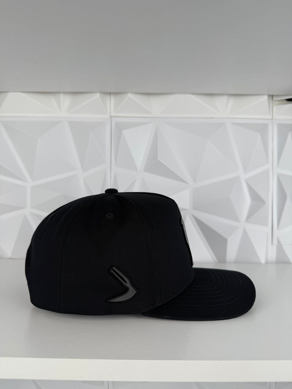 Gallo Placa SnapBack Gorra- Negra