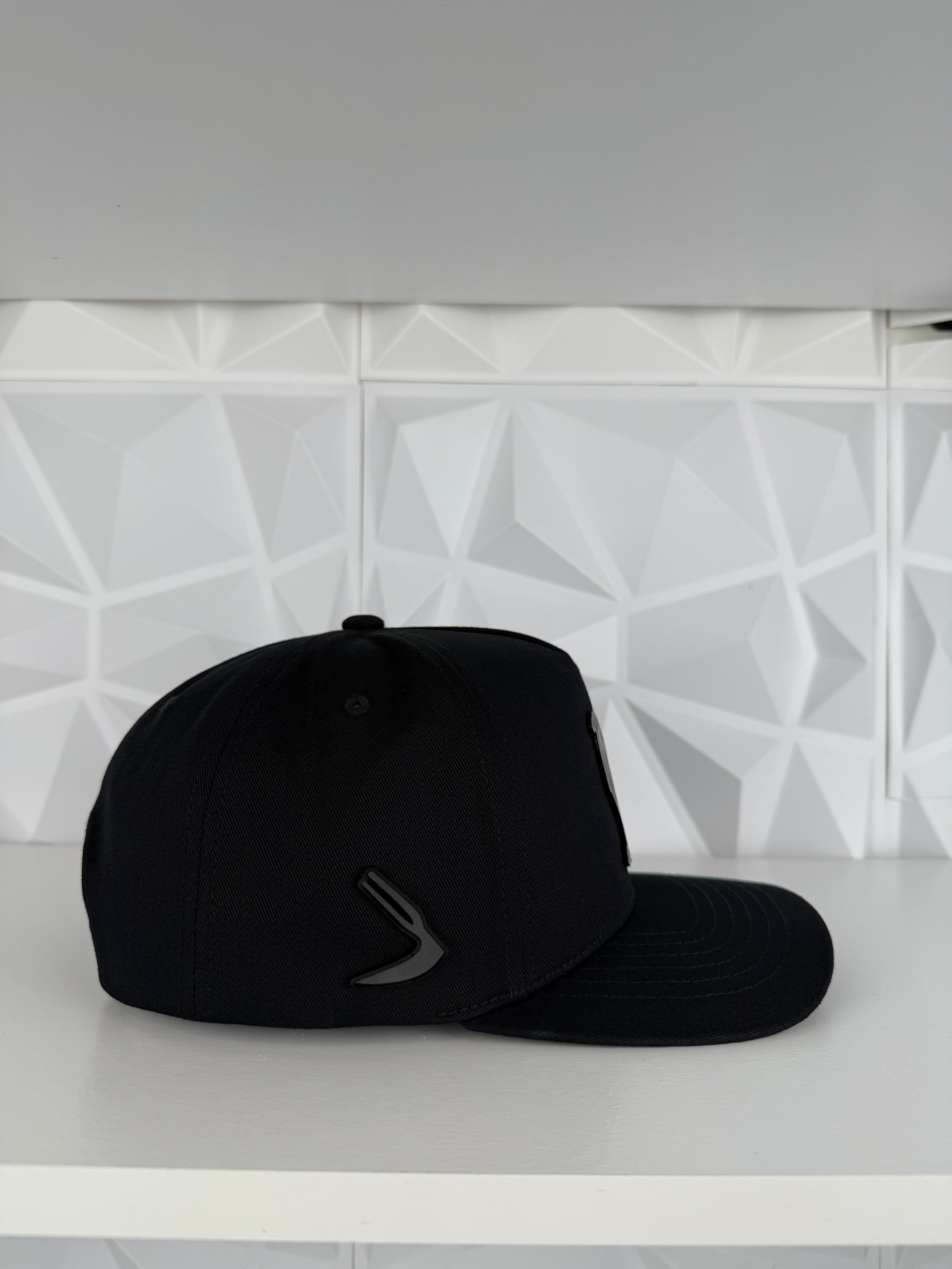 Gallo Placa SnapBack Gorra- Negra