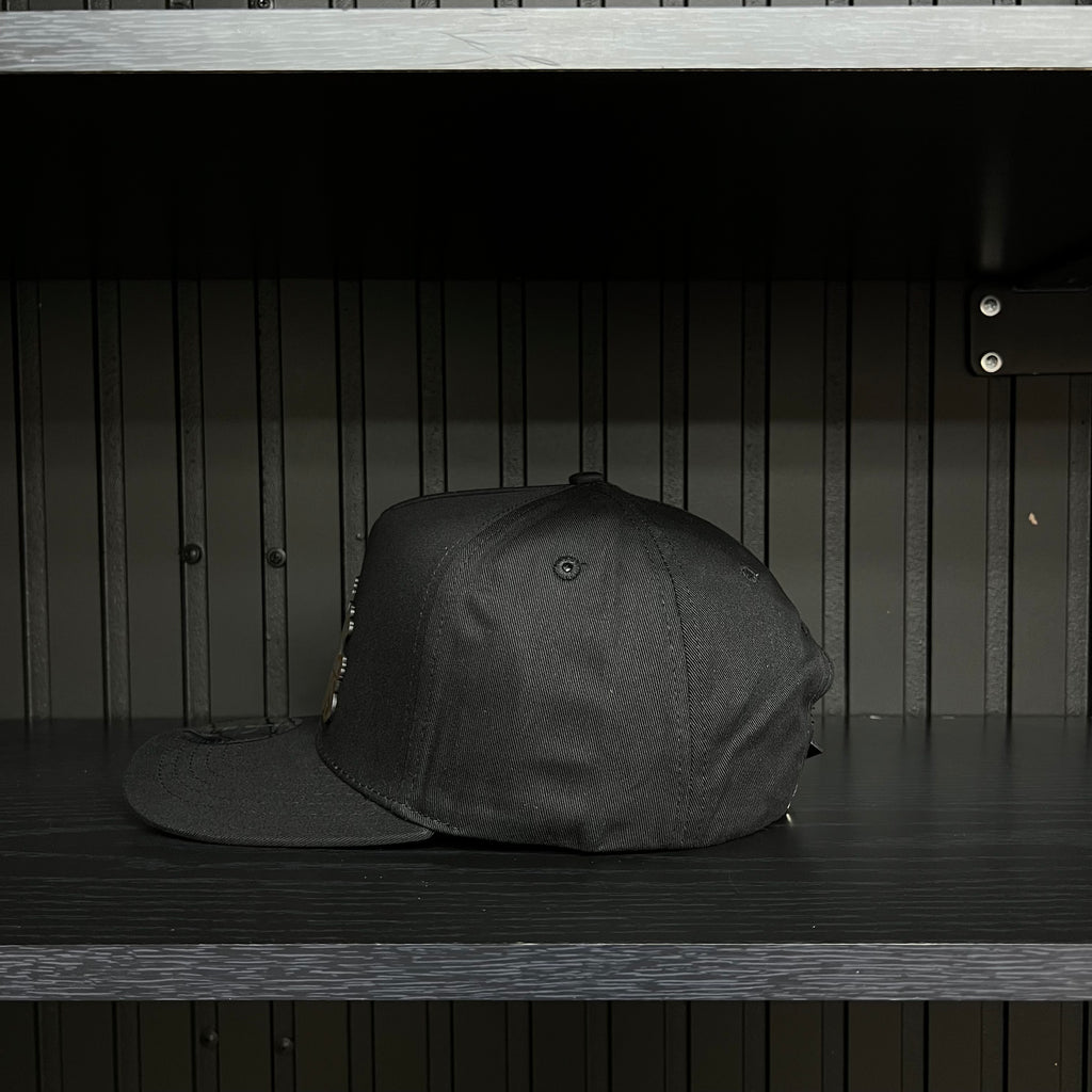 Los tiempos de Dios Gold Plate SnapBack hat