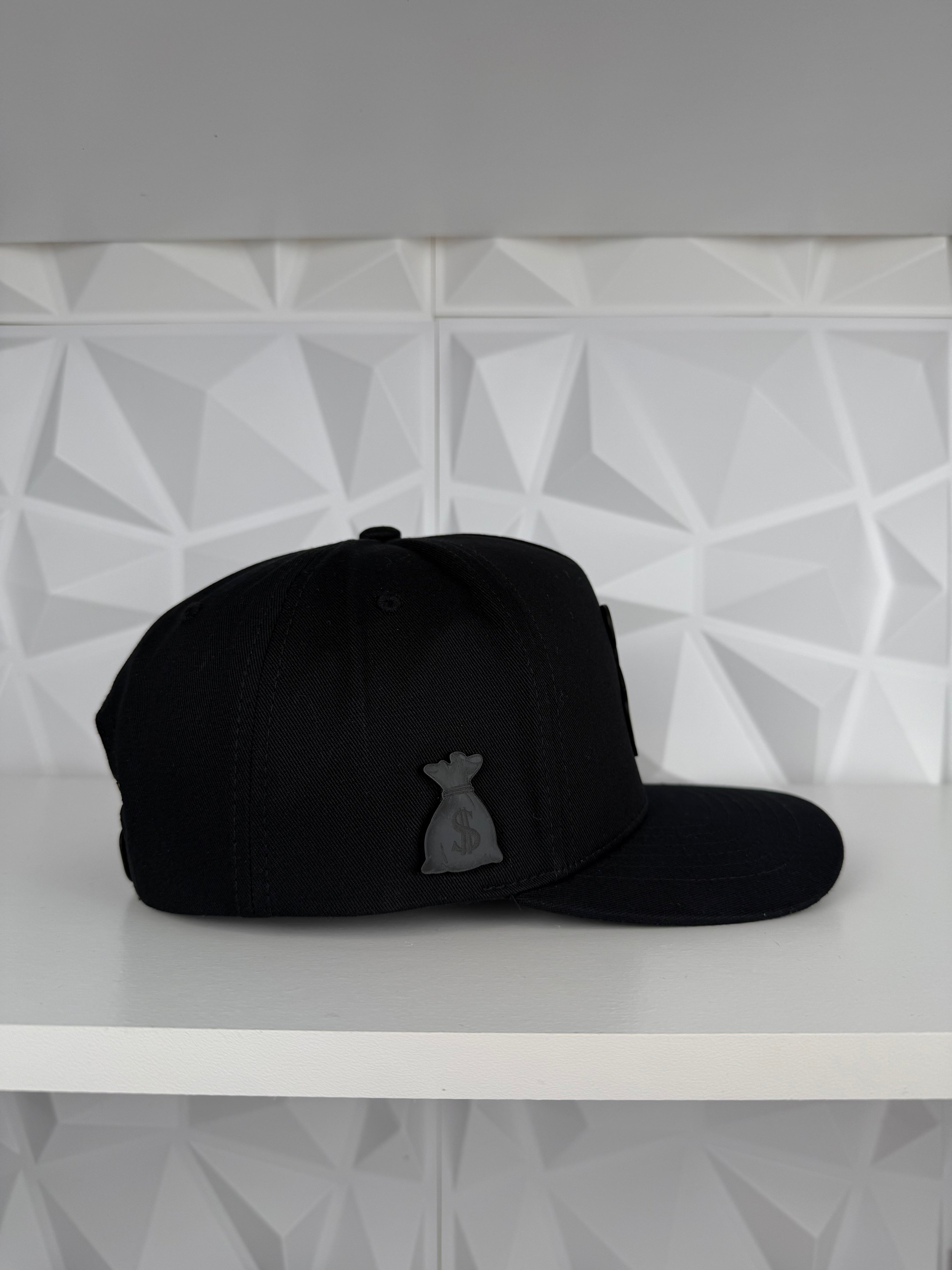 Osito Placa SnapBack Gorra- Negra