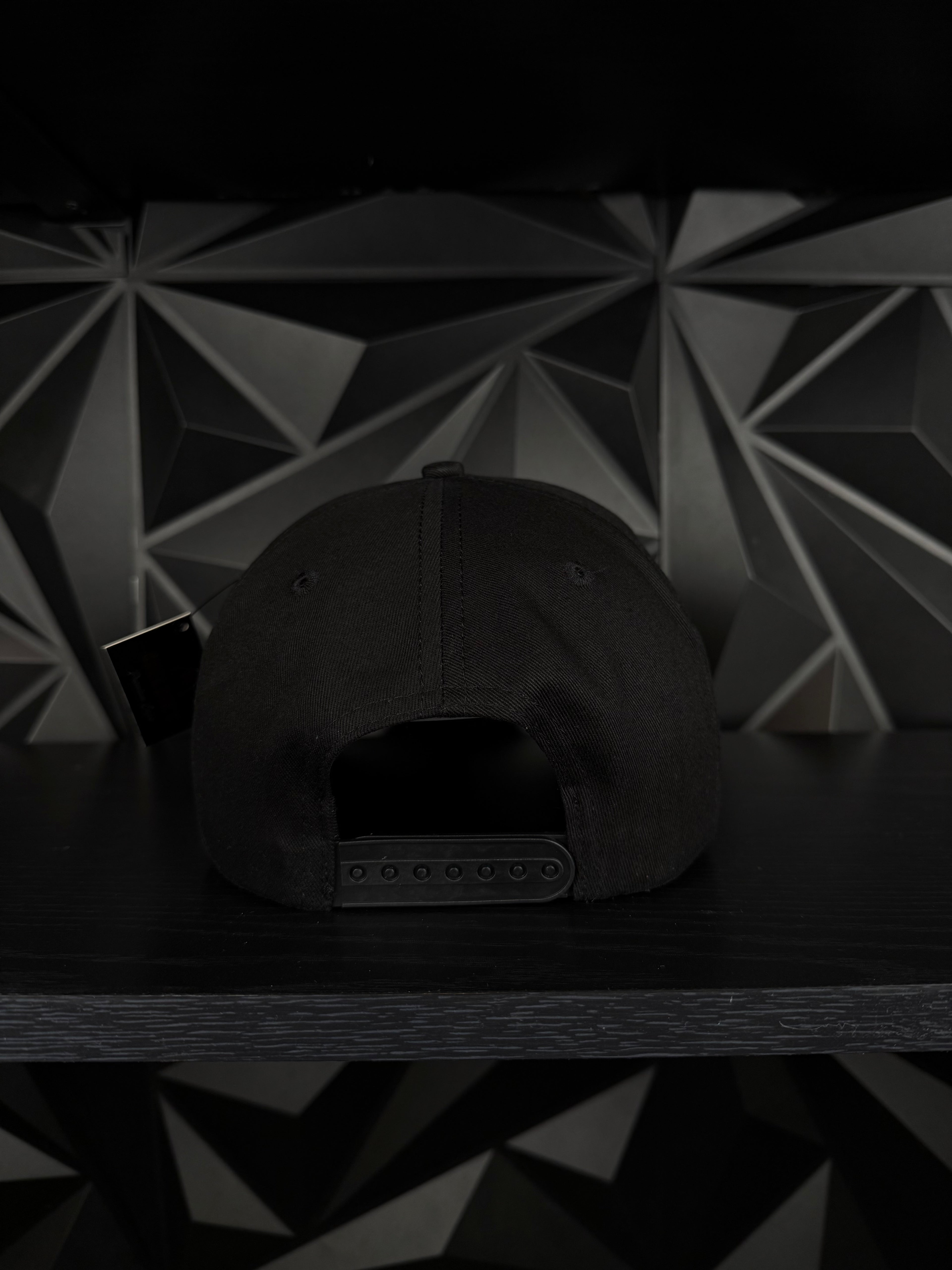 Tazo dorado SnapBack gorra- negra