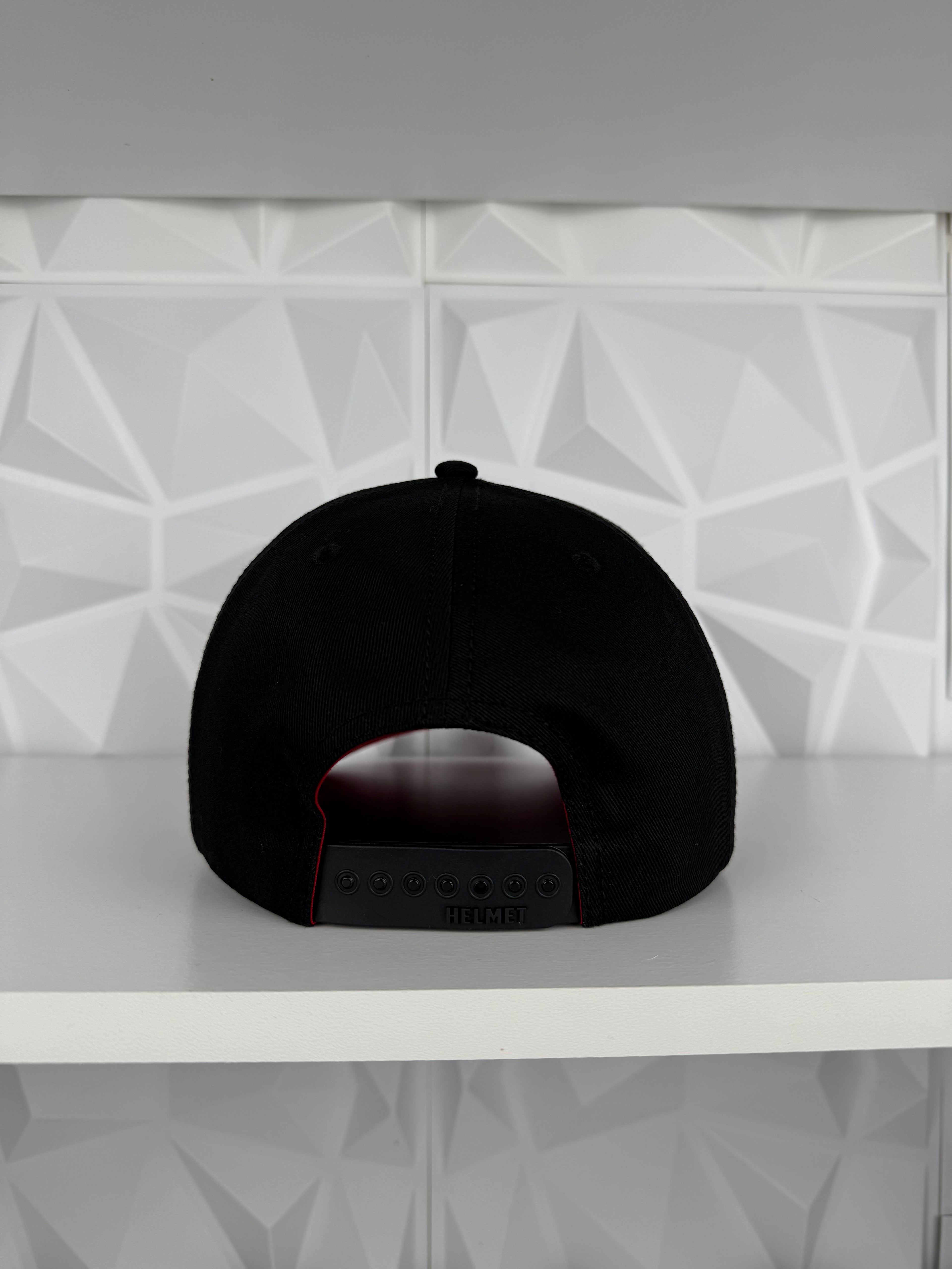 Skull Plate SnapBack Gorra- Negra/Roja