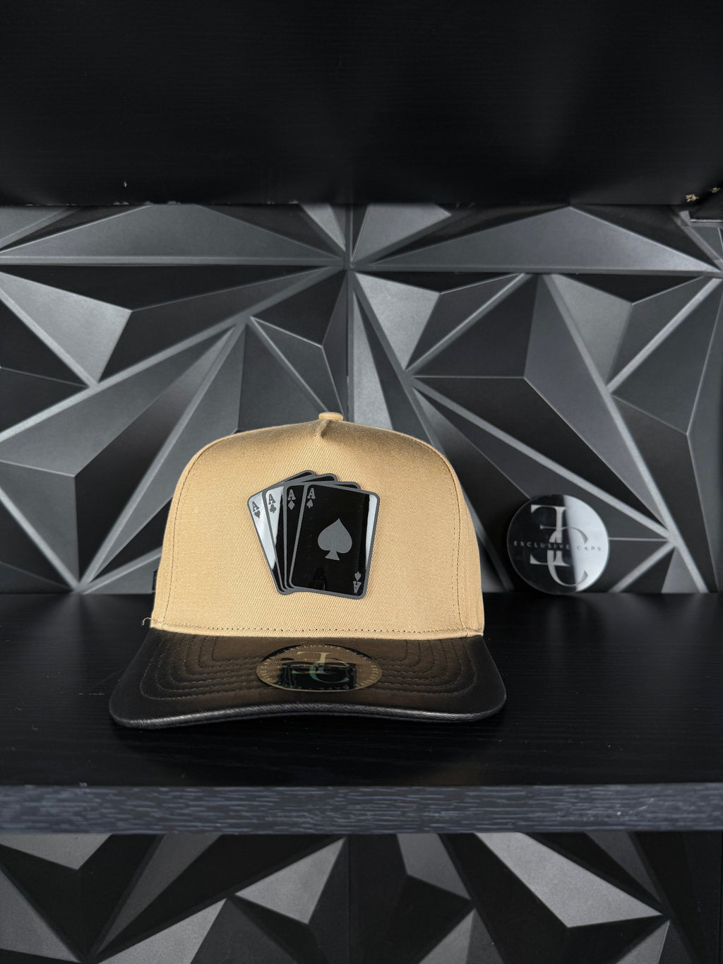 Exclusive caps poker SnapBack hat-white/leather brim