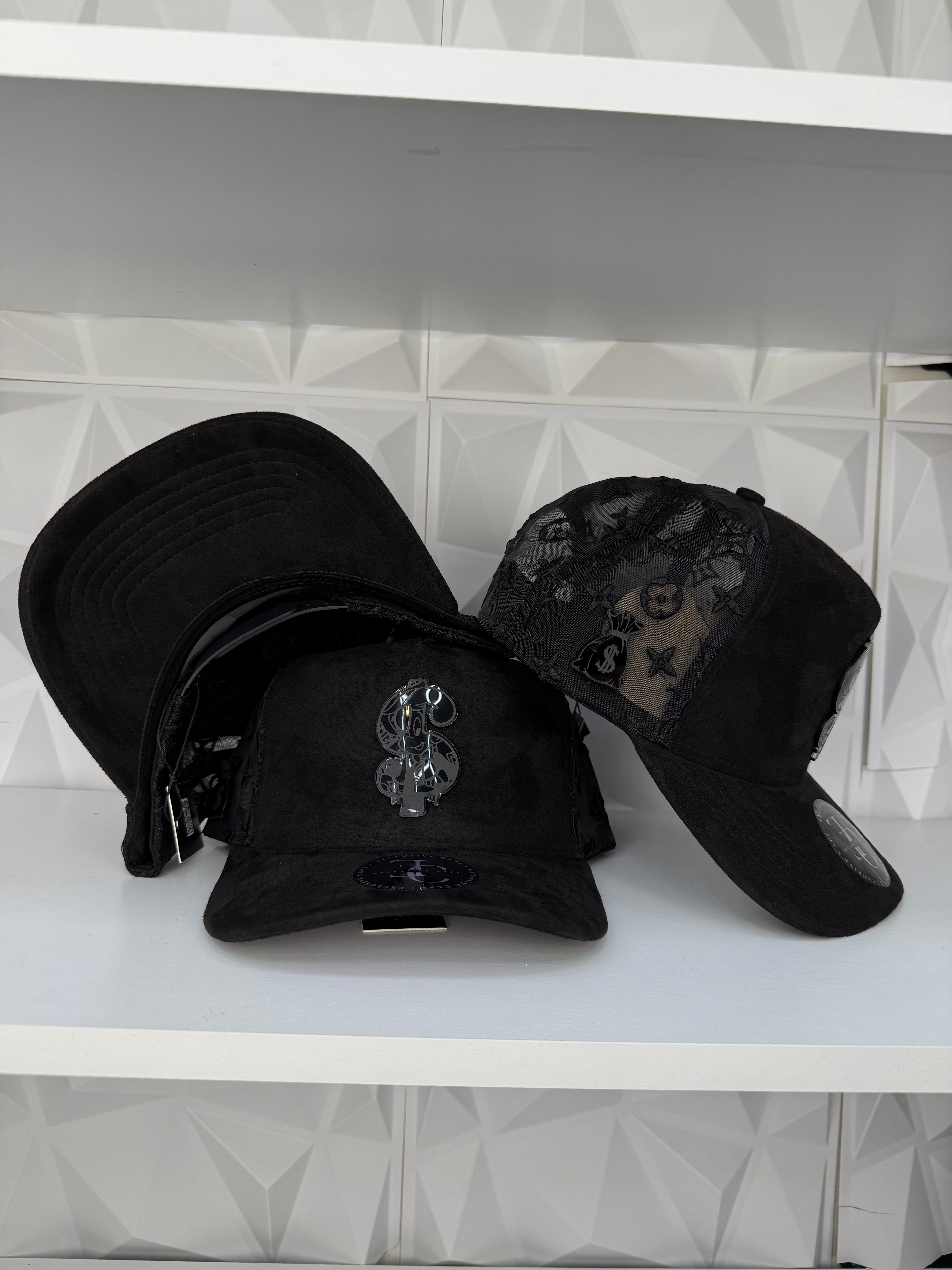 Money Sign SnapBack Gorra- Gamuza Negra