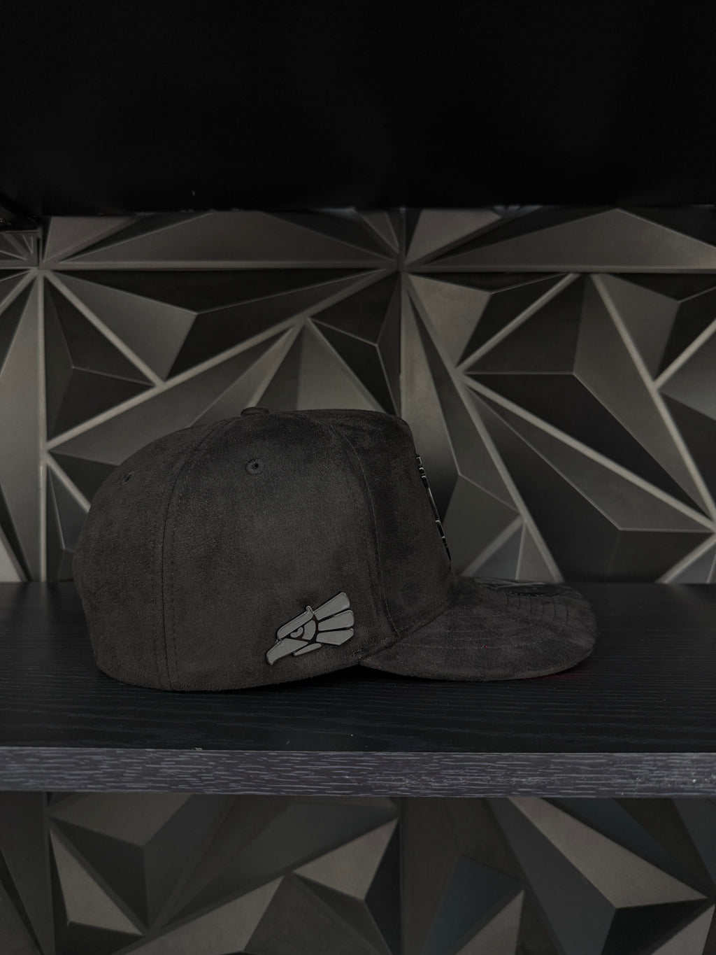 Chihuahua México SnapBack hat-black/red suede
