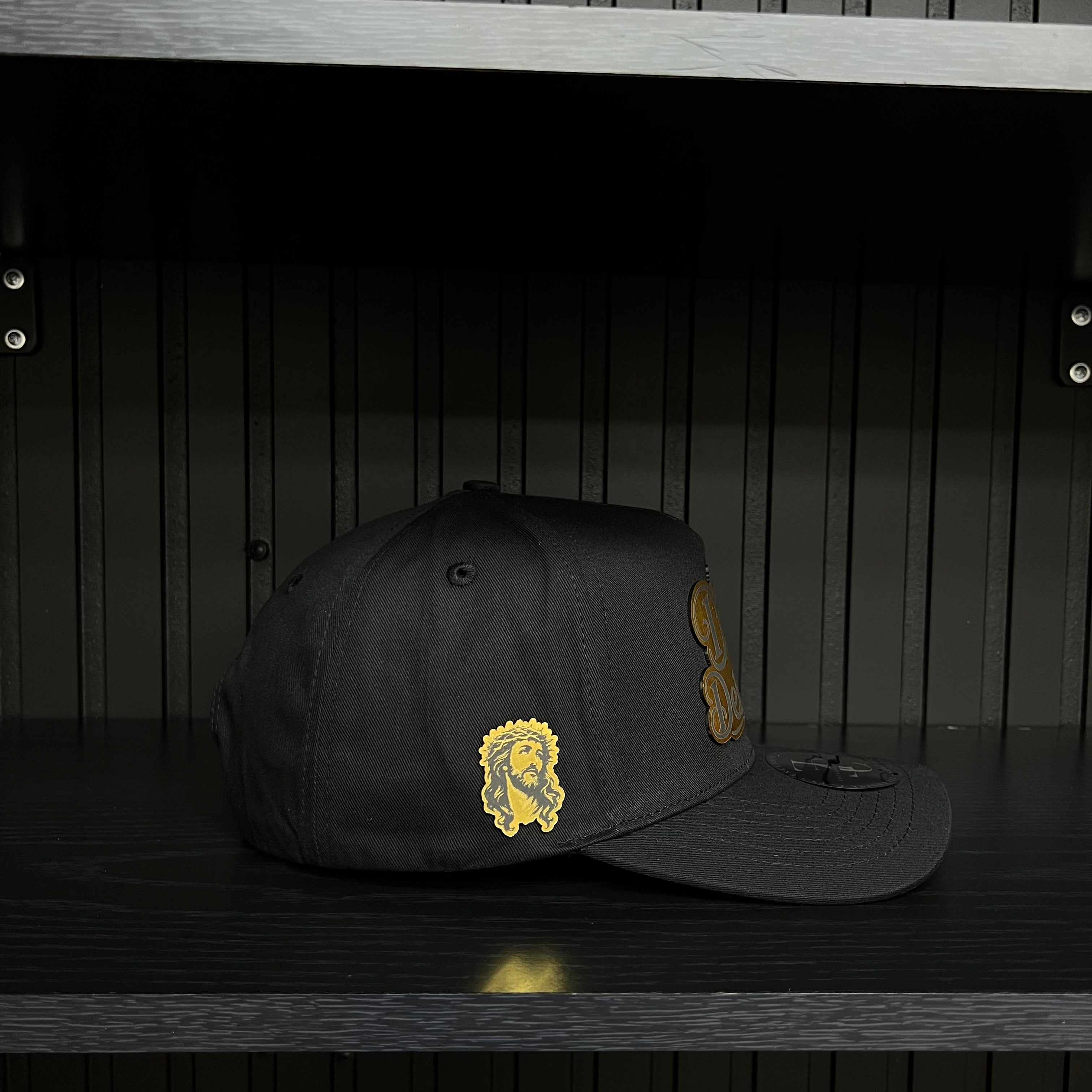 Dios por delante Gold Plate SnapBack Hat
