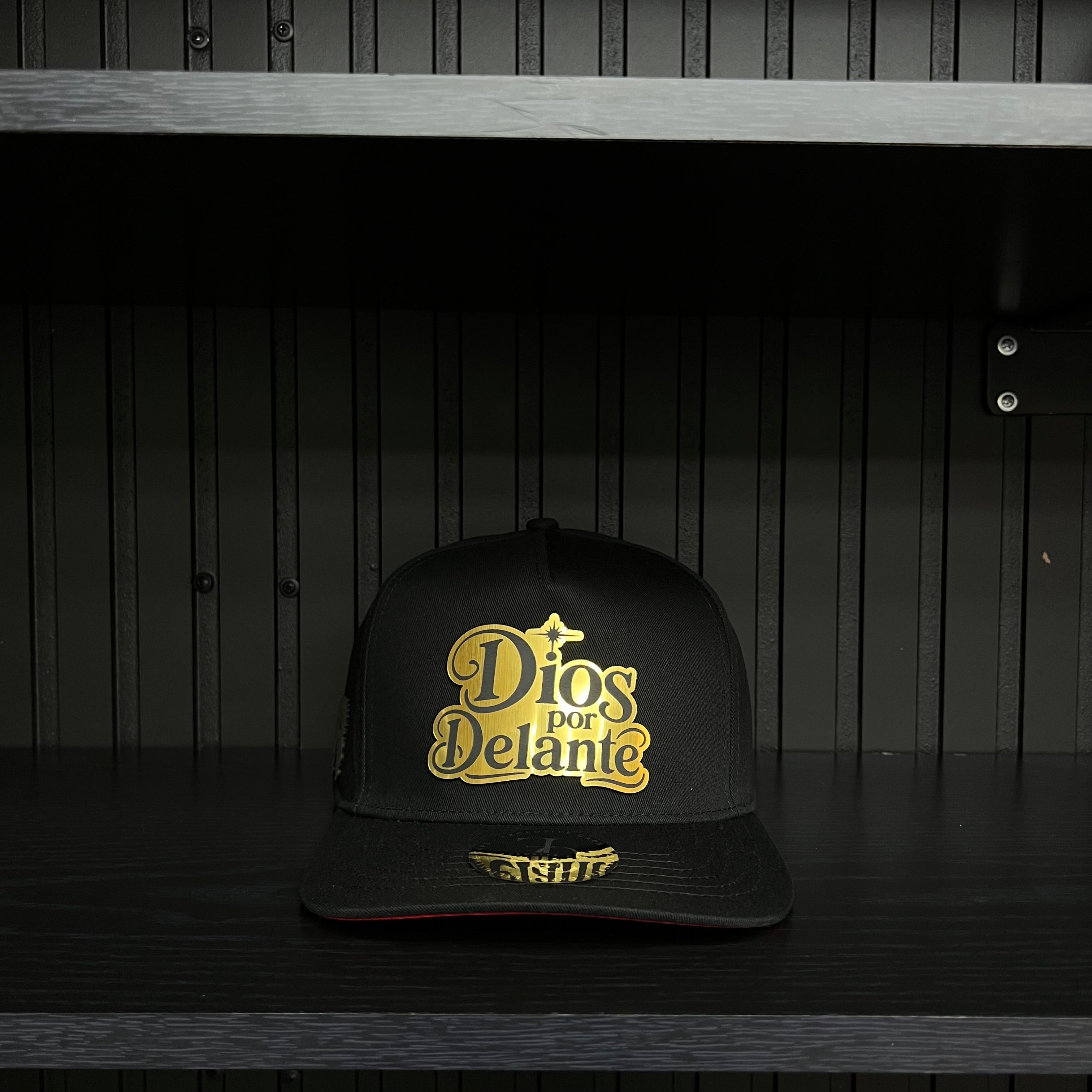 Dios por delante Gold Plate SnapBack Hat