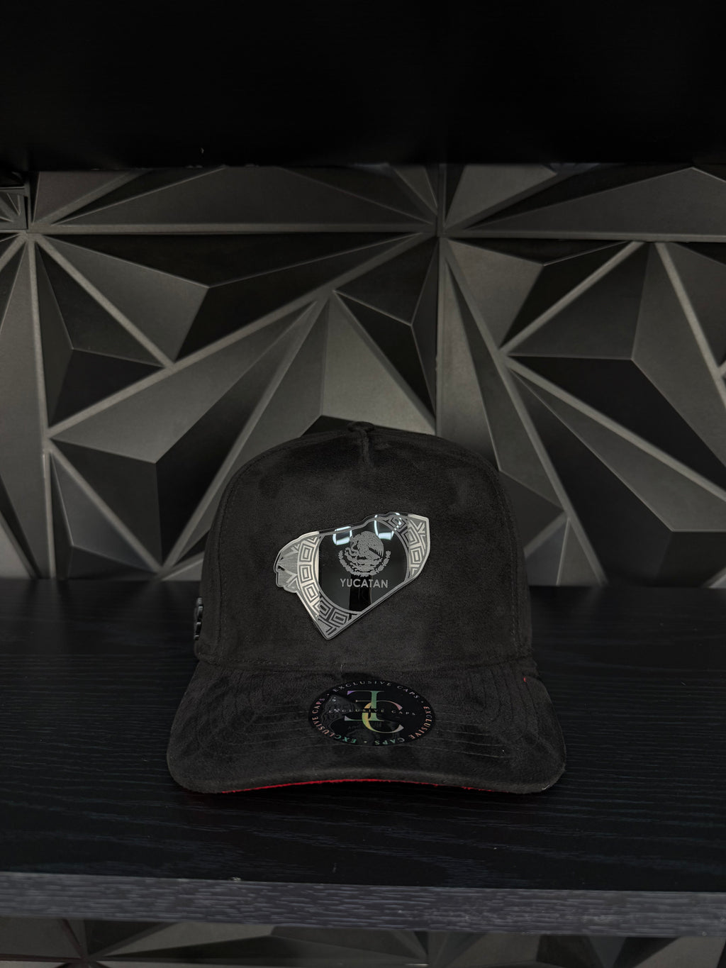 Yucatán México SnapBack hat-black/red suede