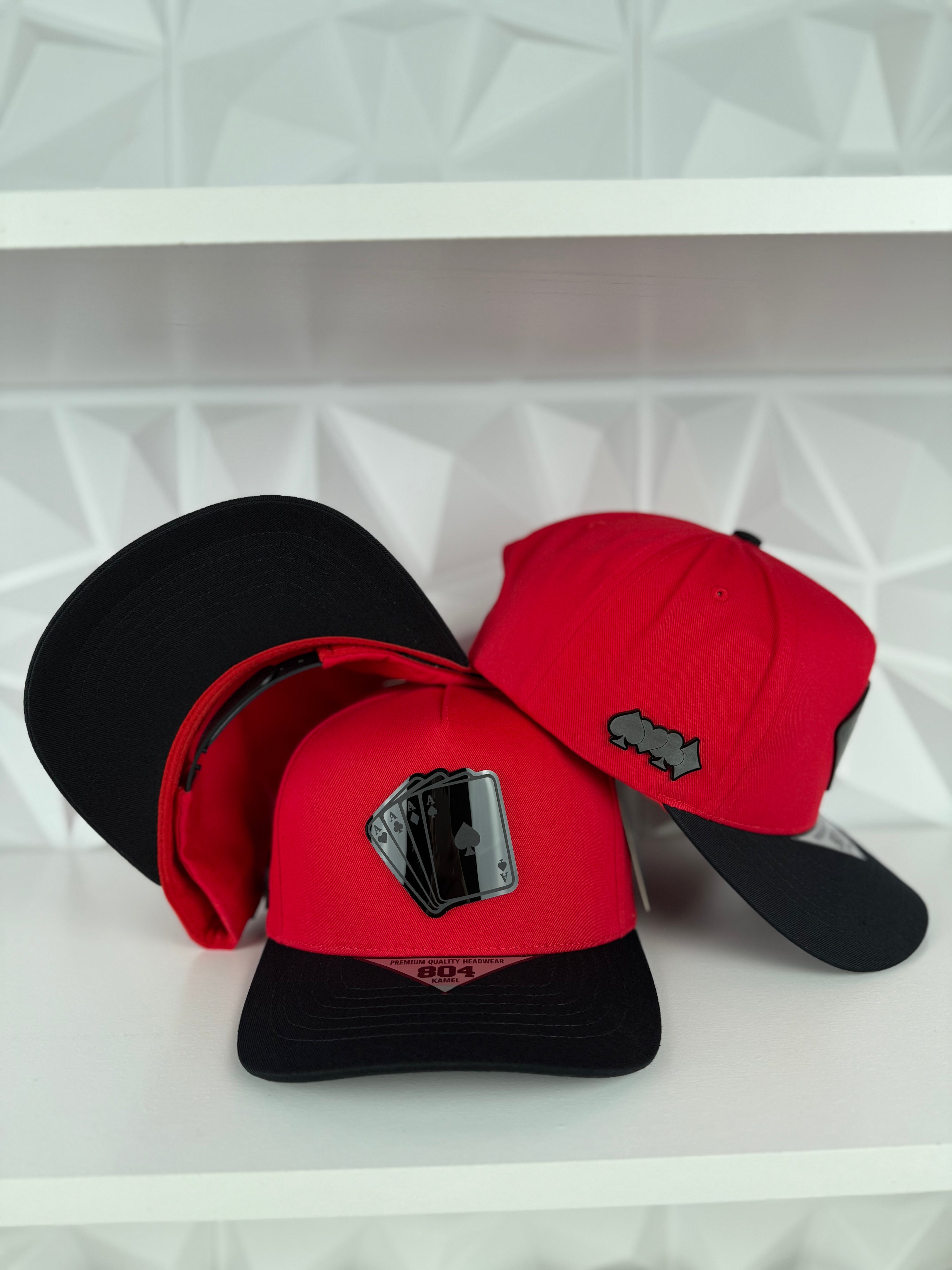 Poker Placa SnapBack gorra-roja/negra