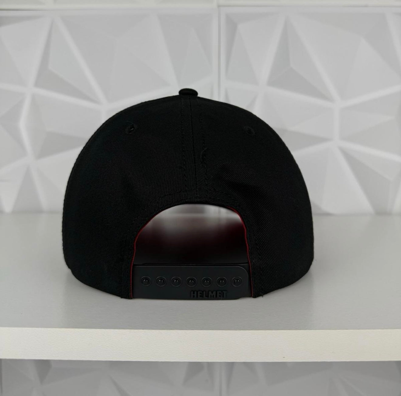 Black Panter Plate SnapBack Gorra- Negra/Roja
