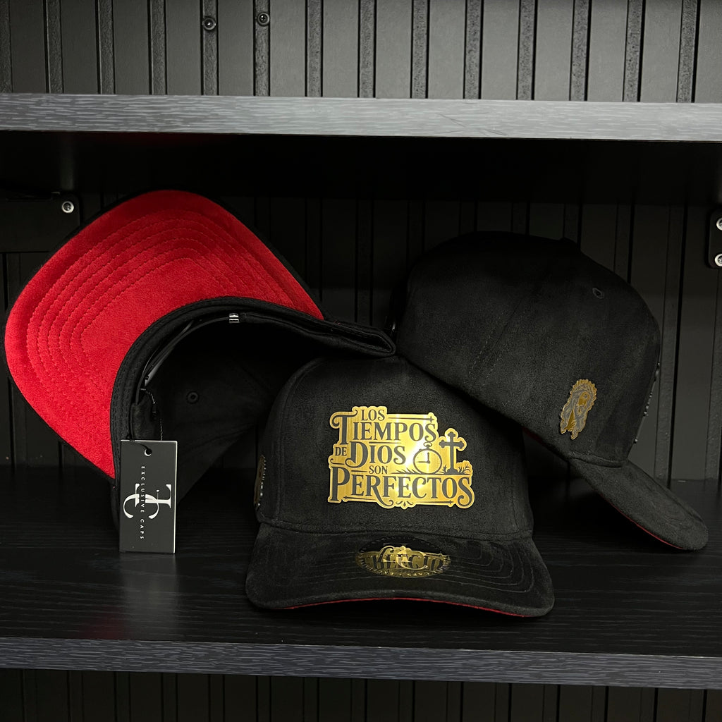 Los tiempos de Dios Gold Plate SnapBack hat