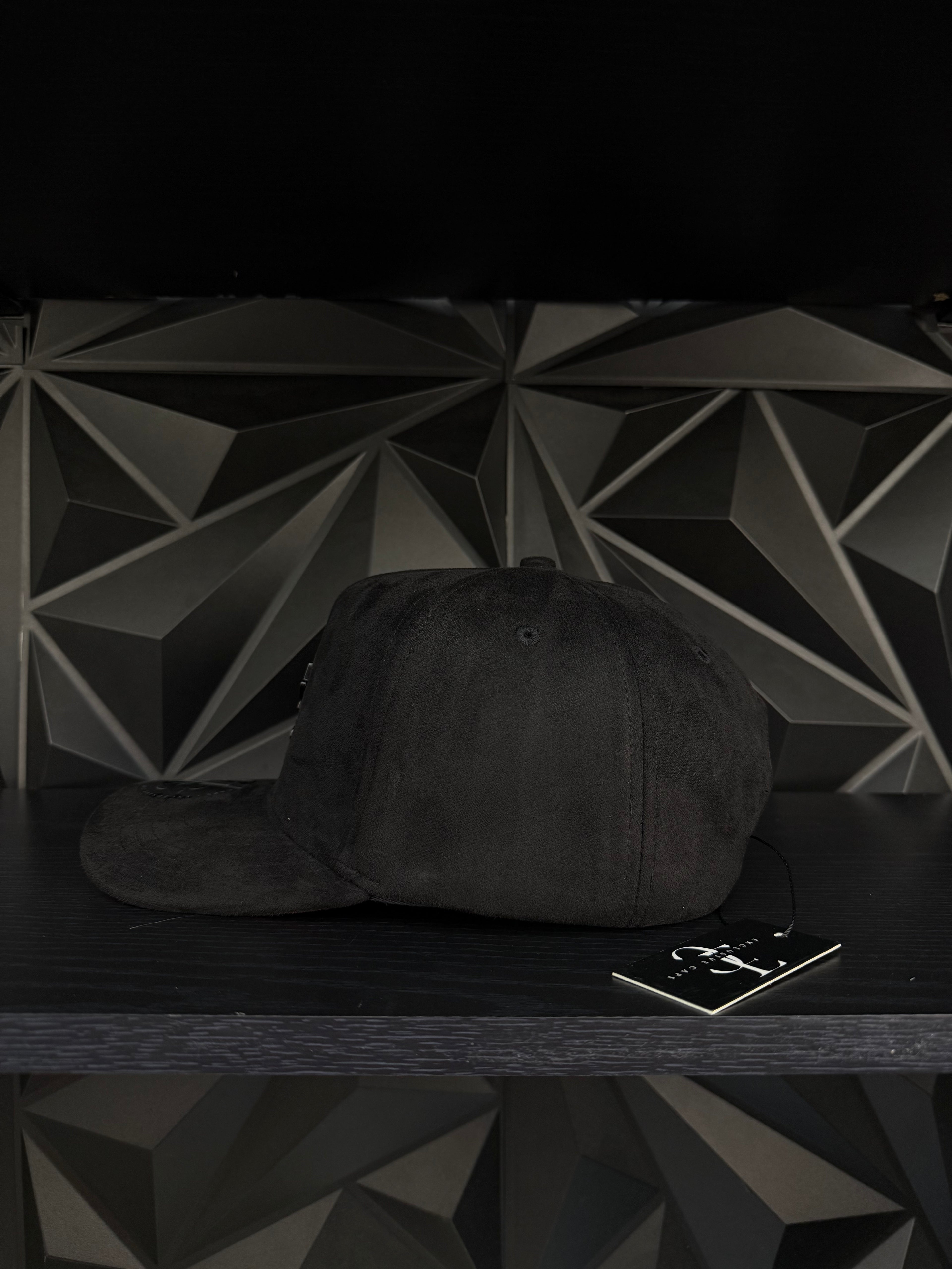 Nuevo León México SnapBack hat-black/red suede