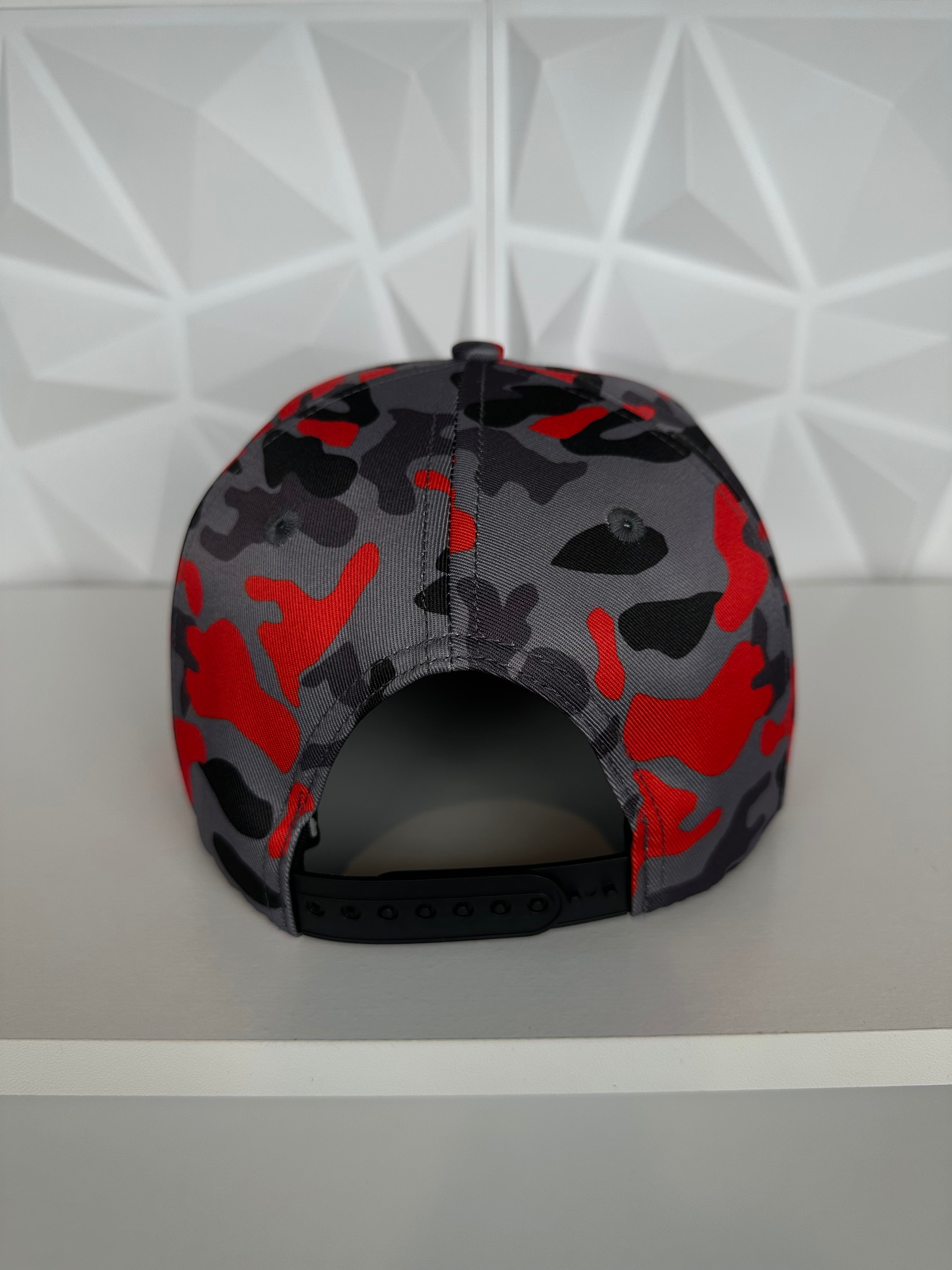 Poker plate SnapBack hat-burgundy camo