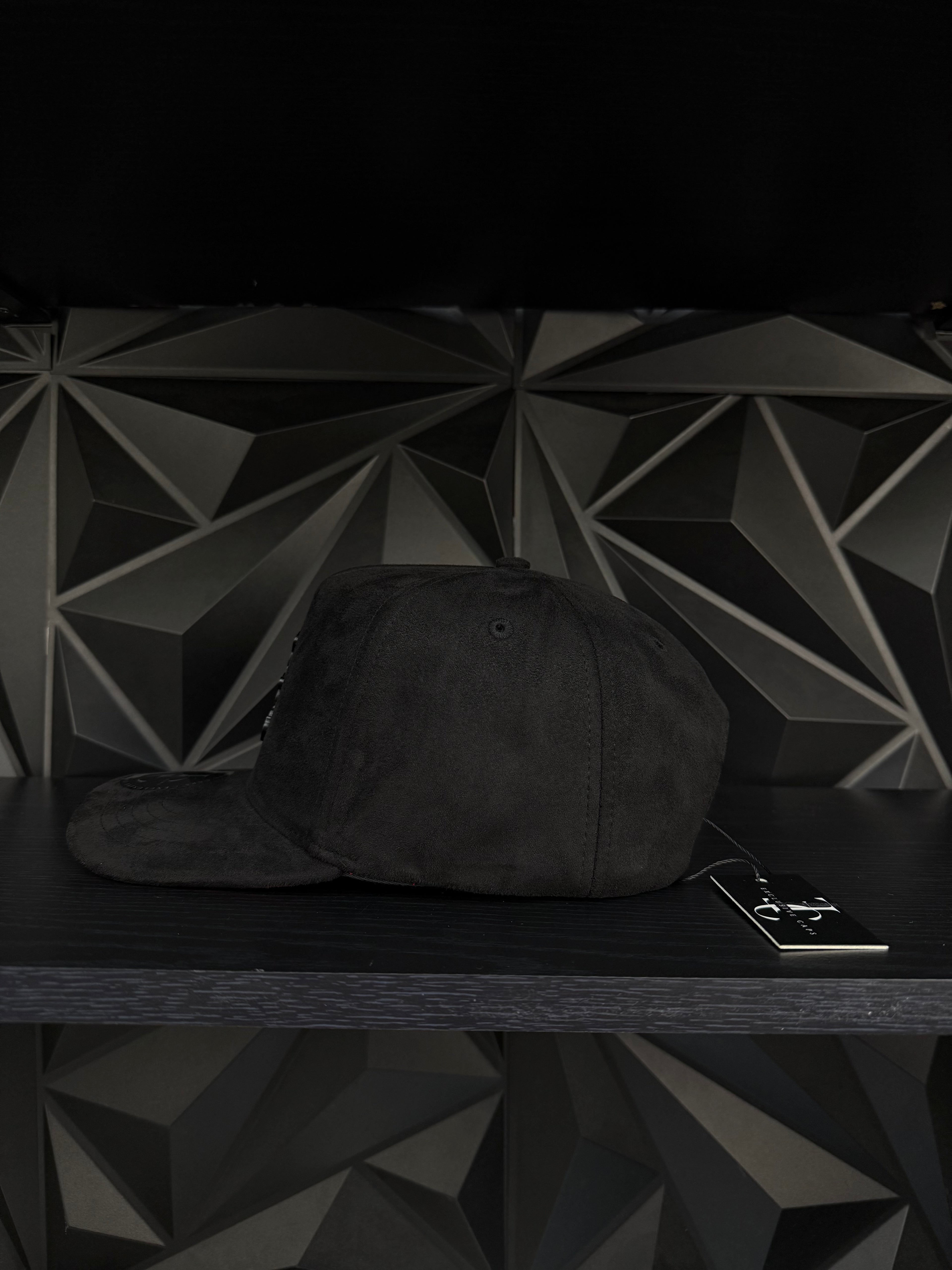 Puebla México SnapBack hat-black/red suede