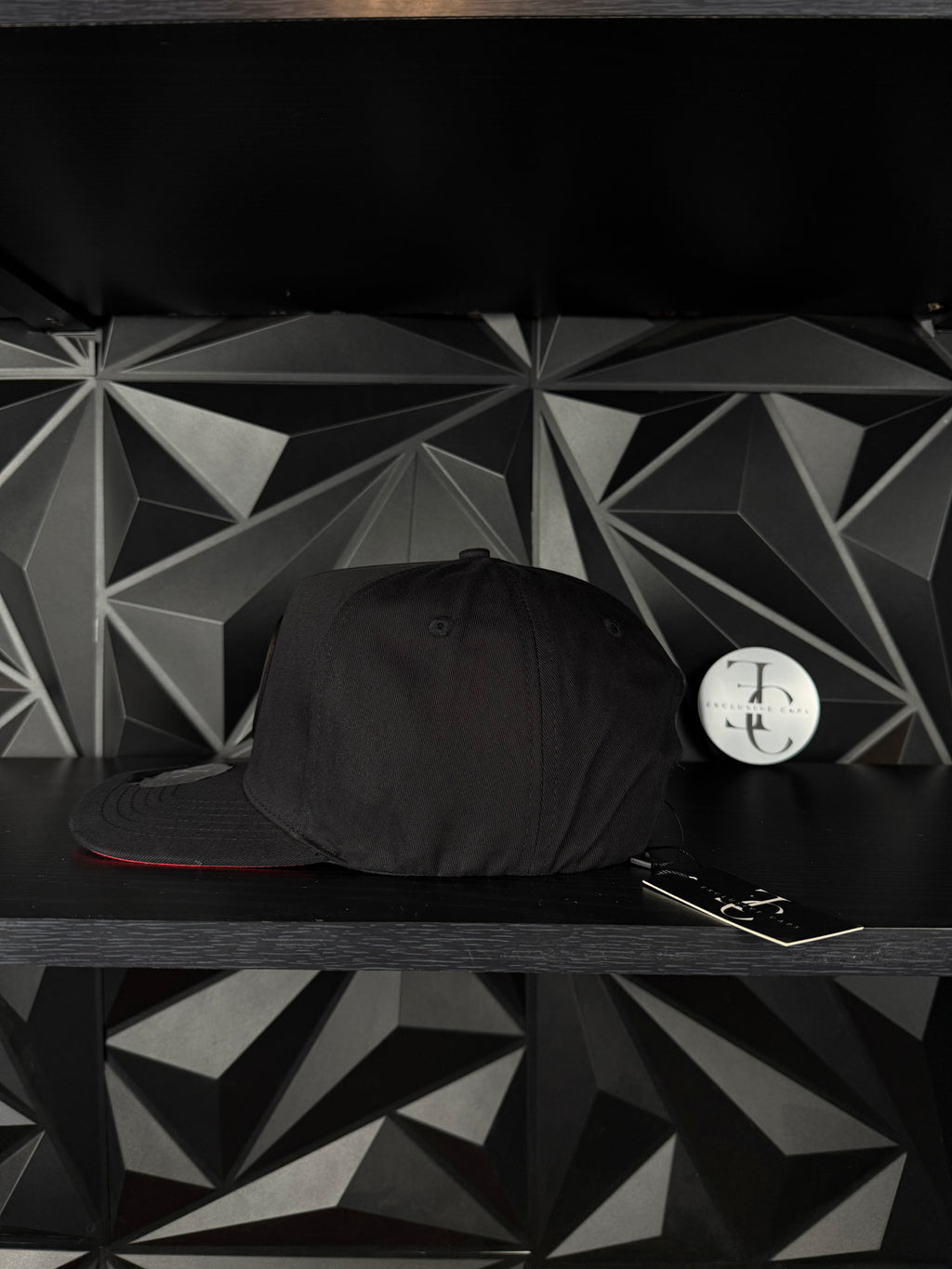 Exclusive caps Elegua snapback hat- black/red