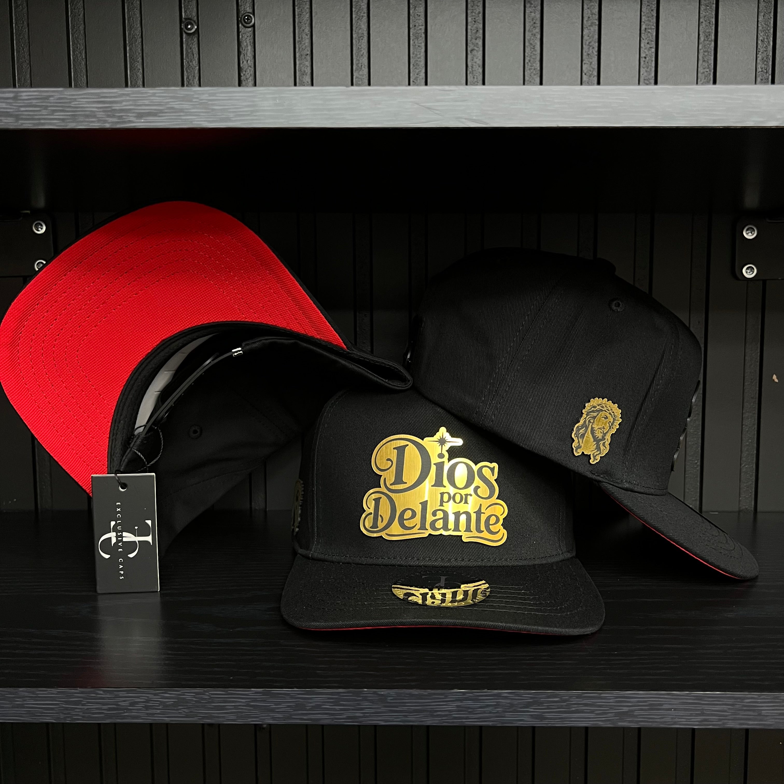 Dios por delante Gold Plate SnapBack Hat