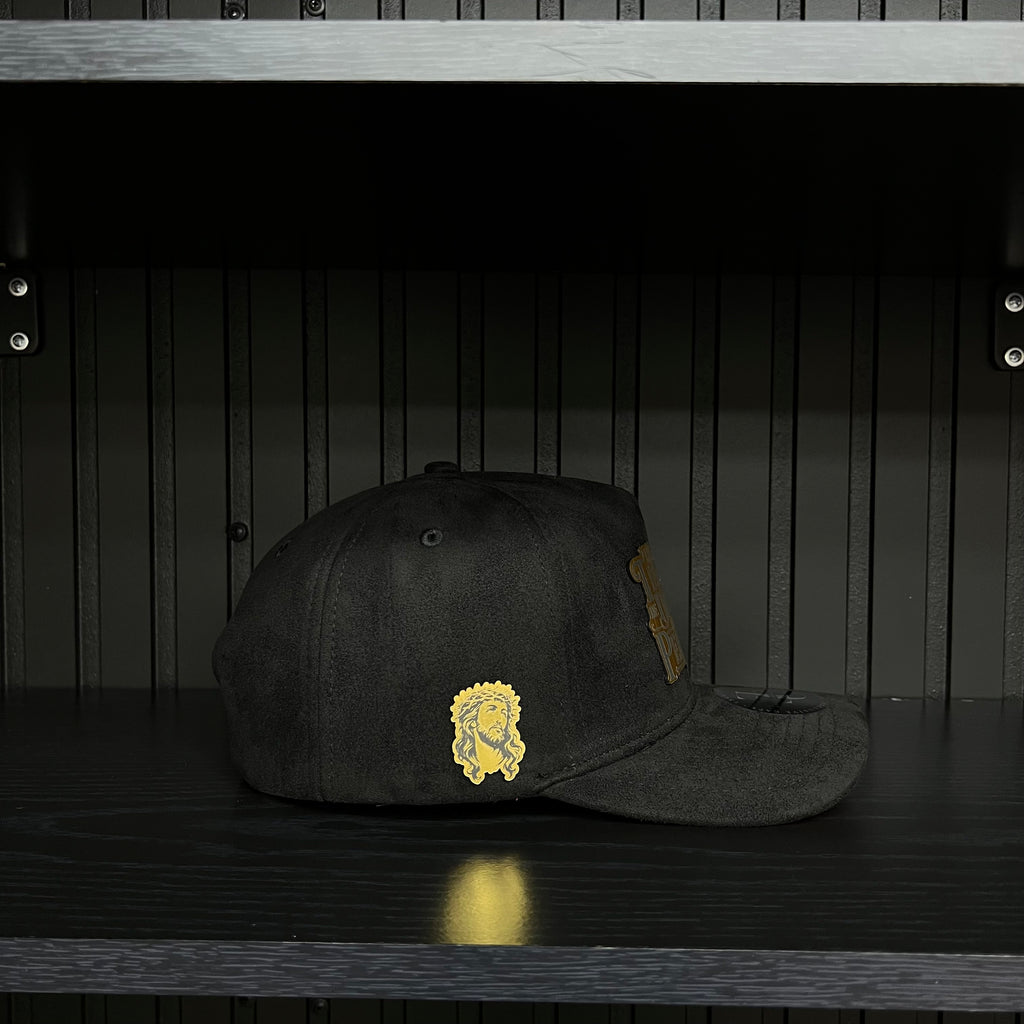 Los tiempos de Dios Gold Plate SnapBack hat