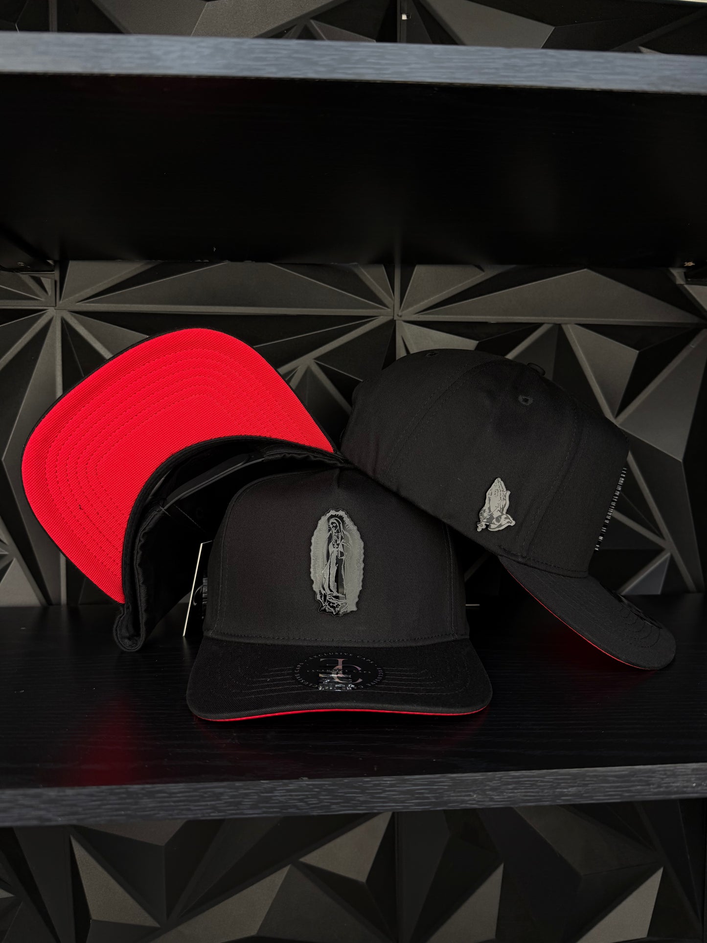 Virgen de Guadalupe SnapBack hat-black/red