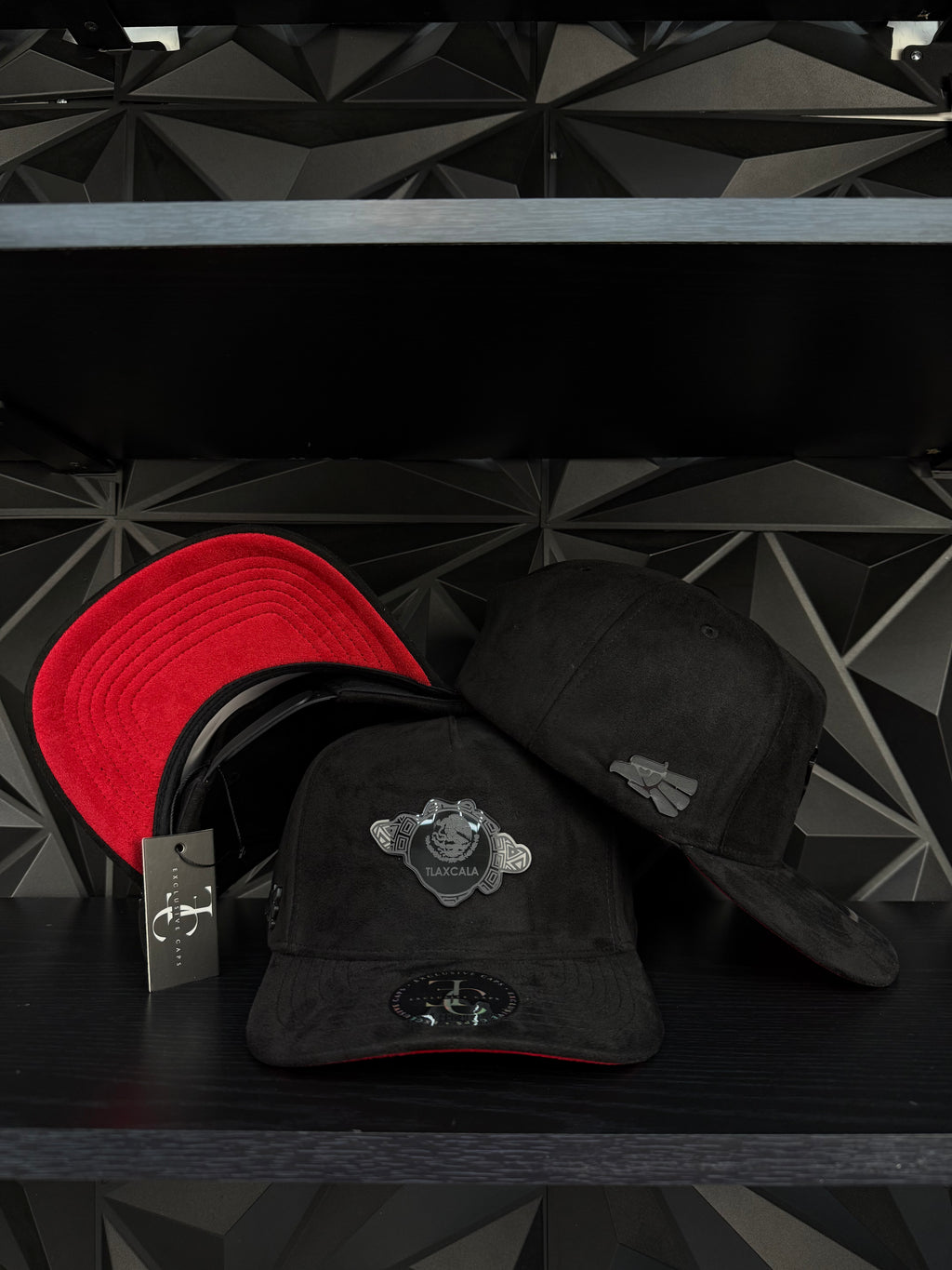 Tlaxcala México SnapBack hat-black/red suede