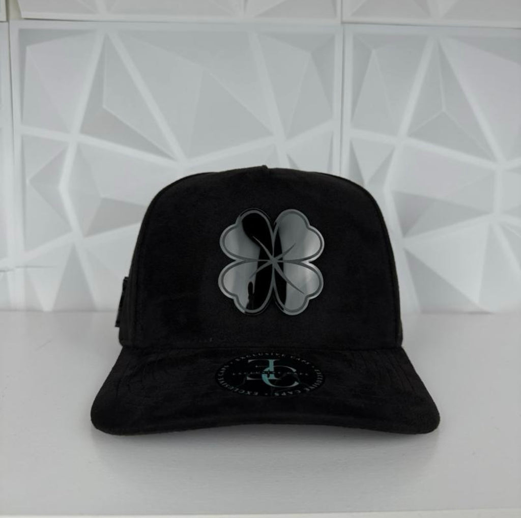Trébol SnapBack hat-black suede