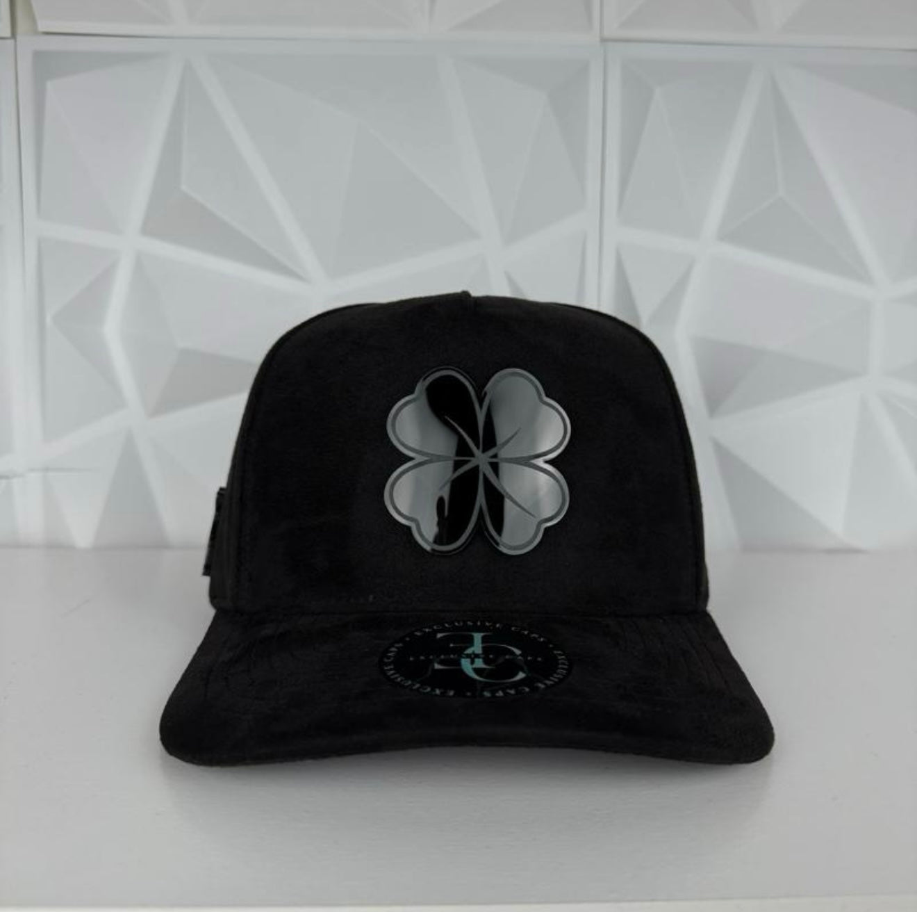 Trébol SnapBack hat-black suede