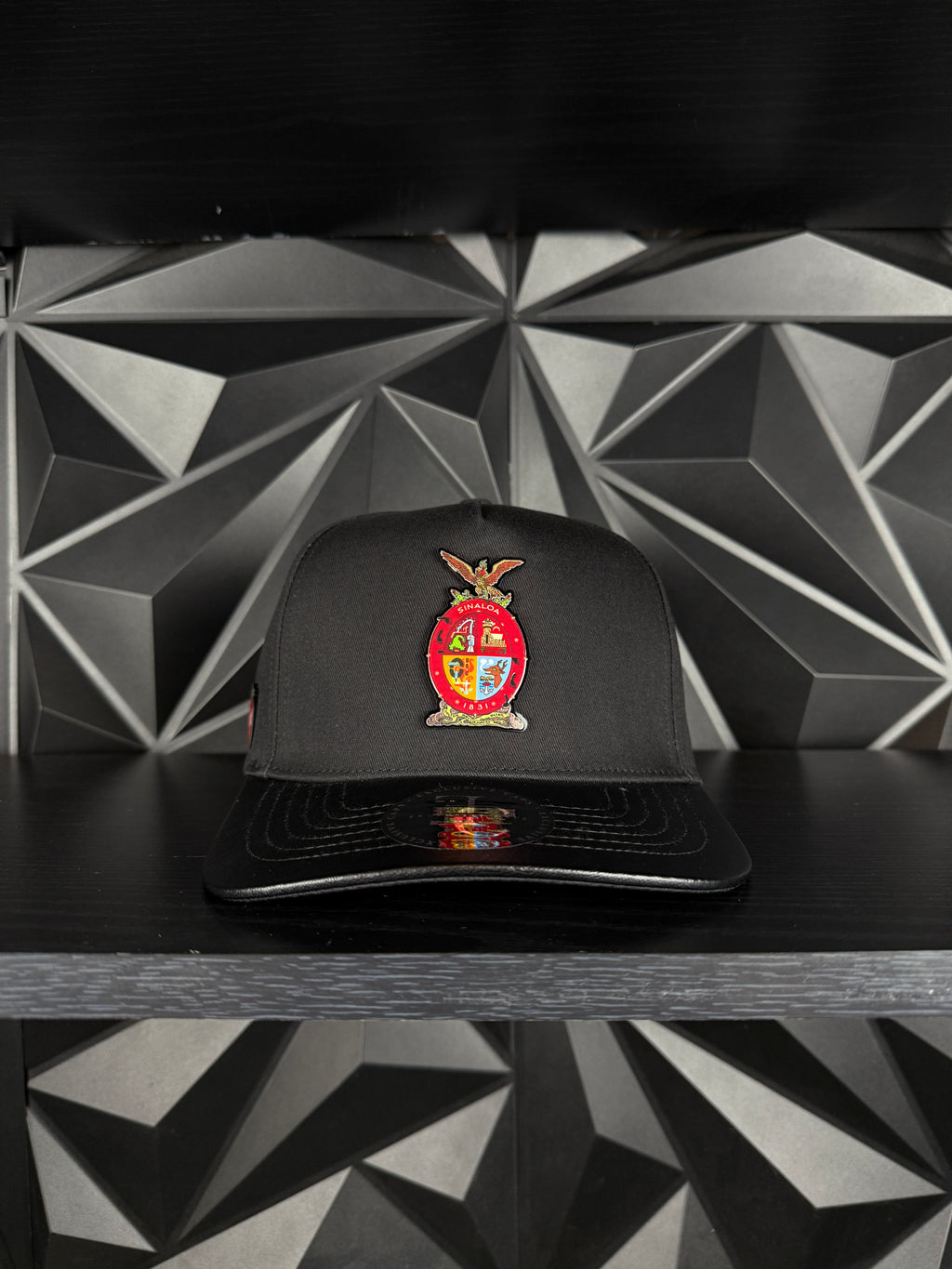 Exclusive caps escudo de Sinaloa SnapBack hat-Black/Black leather brim