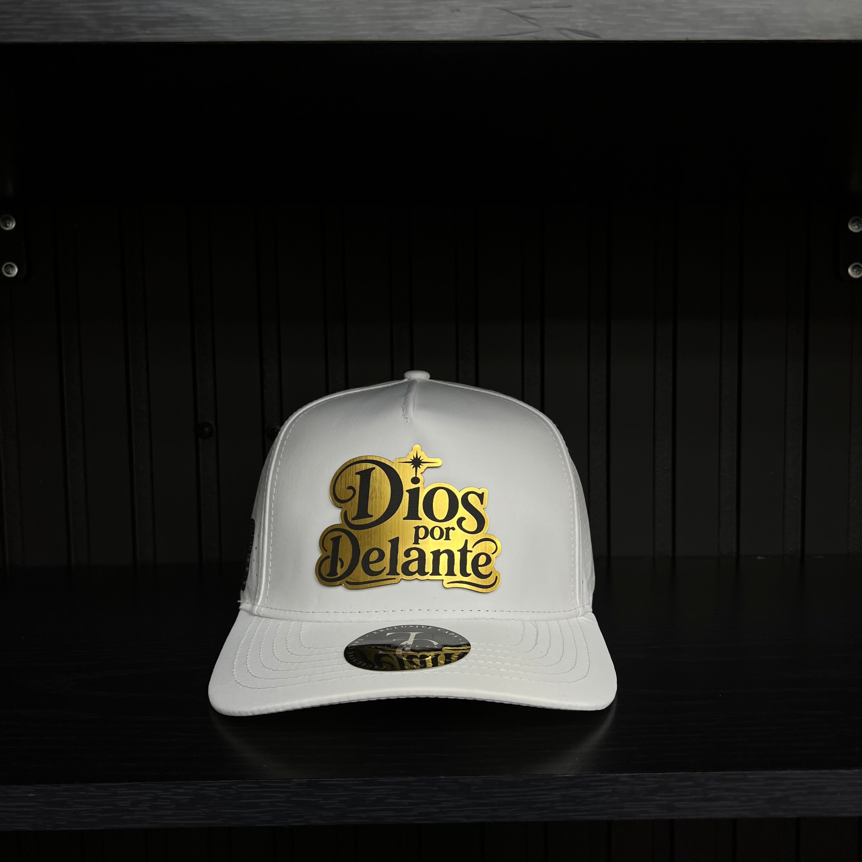 Dios por delante Gold Plate SnapBack Hat