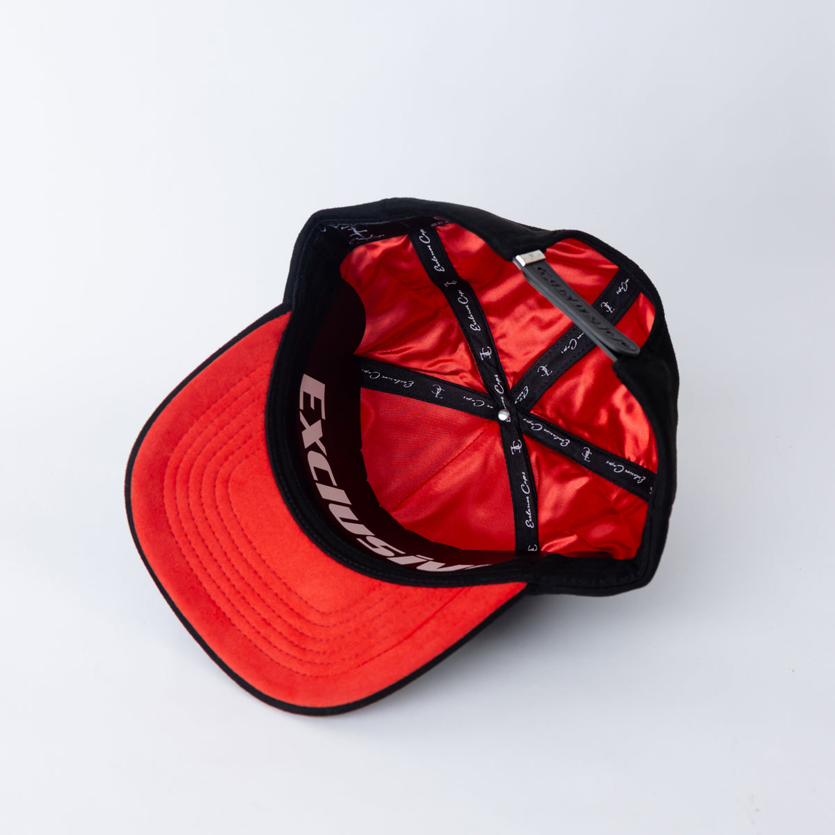 CT Nata Cano Snapback — Negro/Rojo Gamuza