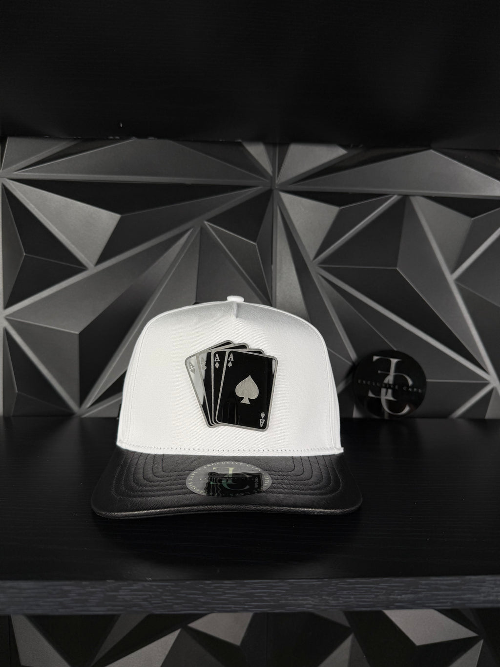 Exclusive caps poker SnapBack hat-white/leather brim