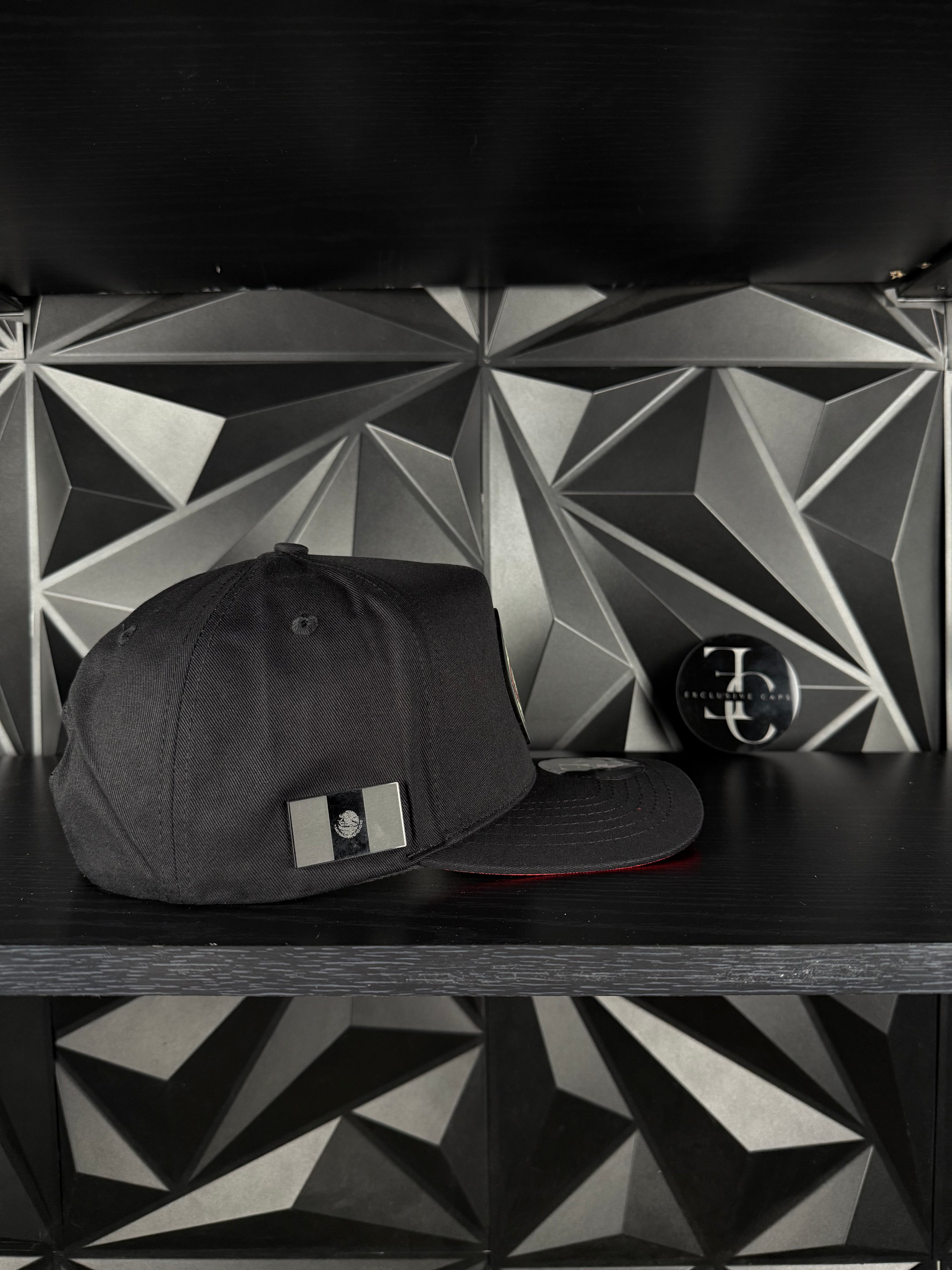 América SnapBack hat-black Black/Red Aztec Color